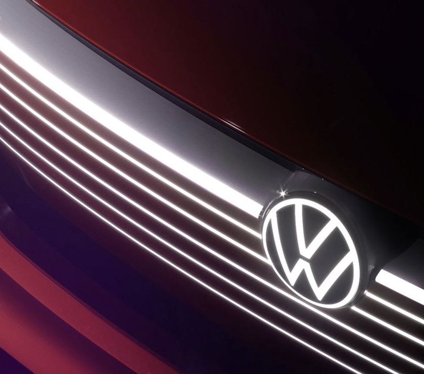 Front Grill Logo LED with dynamic indicator