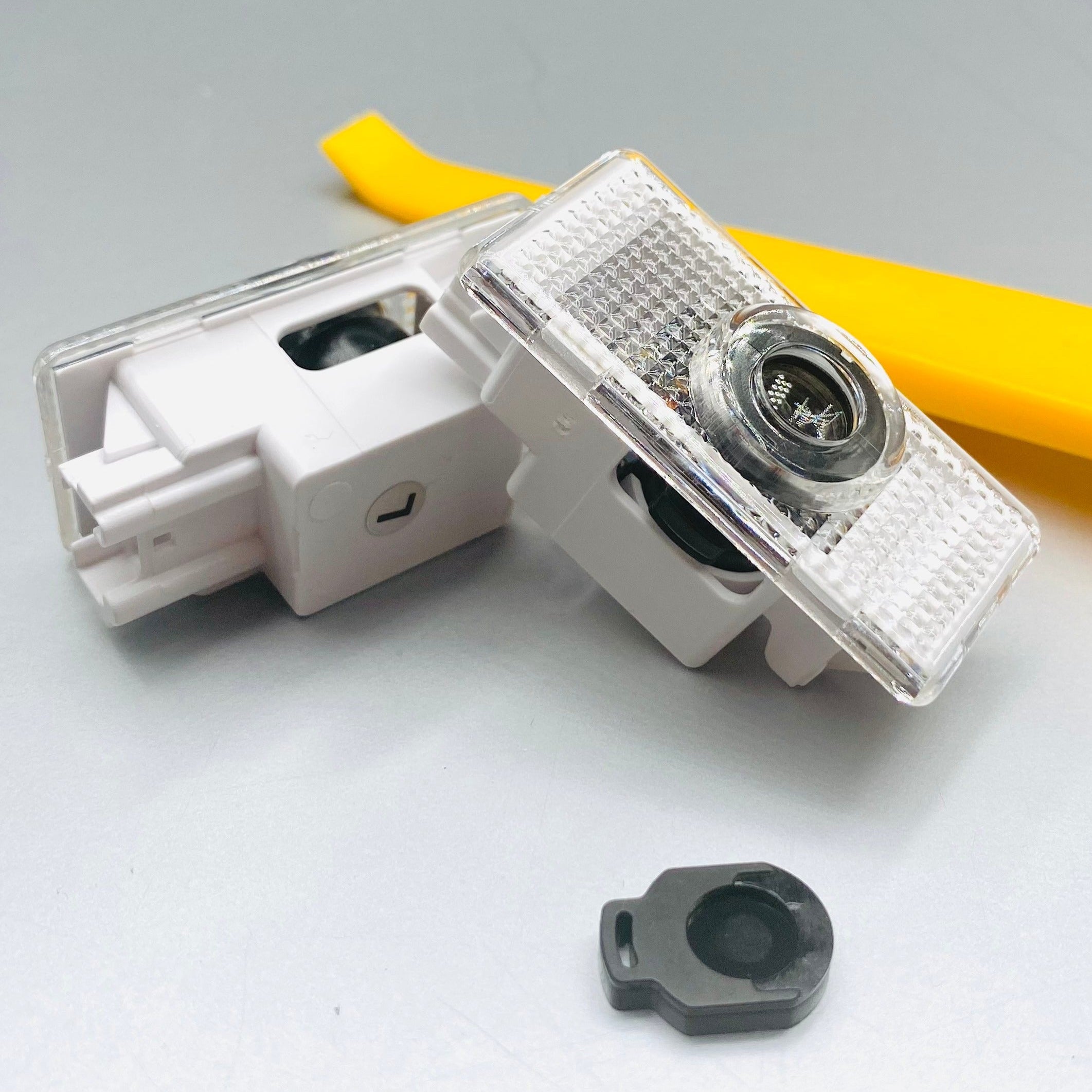 شعار العلم الوطني لألبانيا (الكمية 1 = 1 مجموعة / 2 شعار يمكن أن يحل محل أضواء شعارات أخرى)