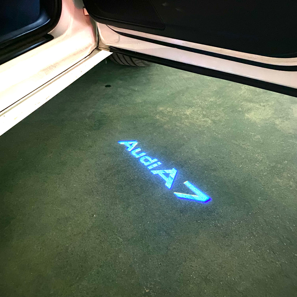 LUCES DE PROYECTOR LOGO AUDI No 120 (cantidad 1 = 2 películas con logotipo / 2 luces de puerta)