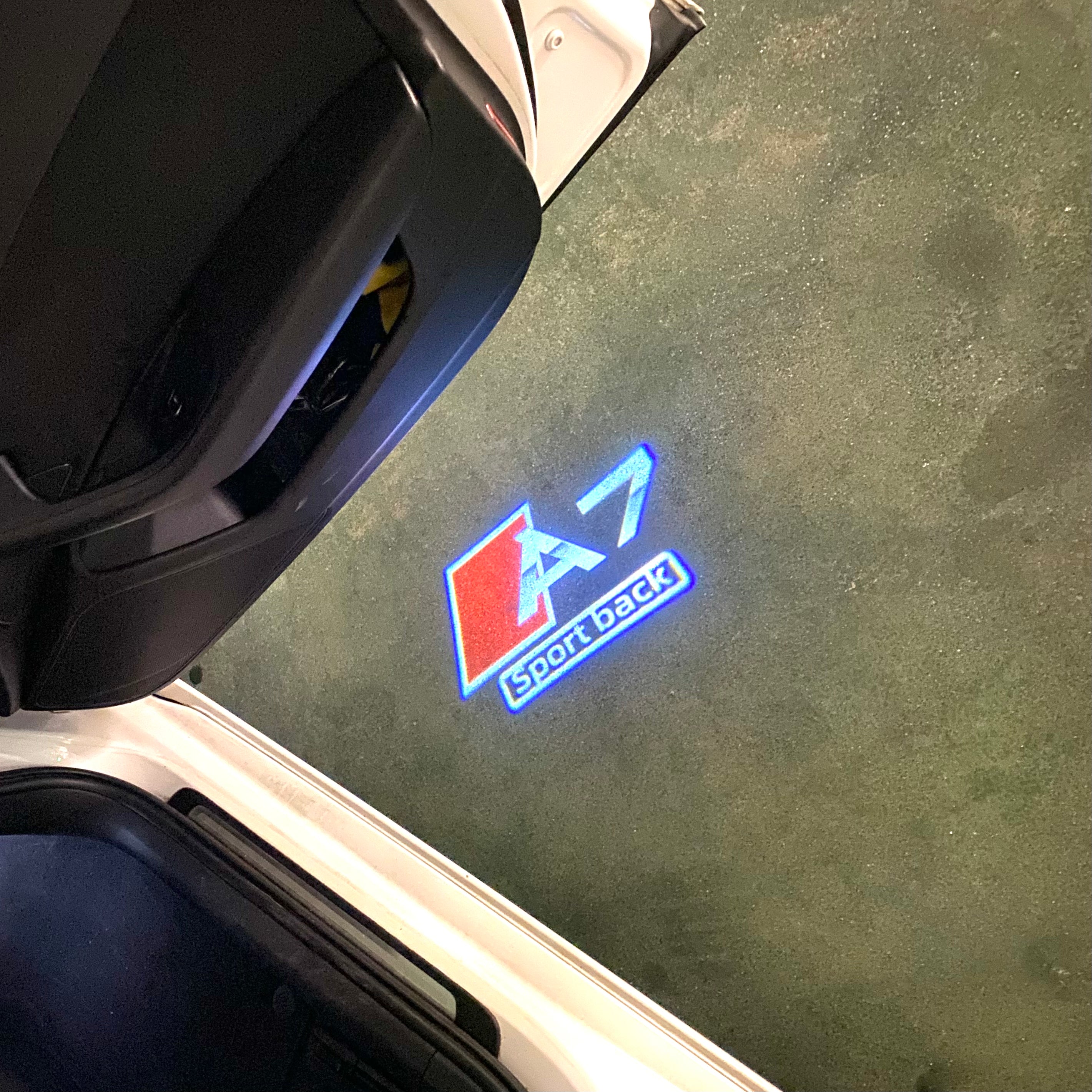 AUDI  A7 LOGO PROJECTOT LIGHTS  (quantity 1 = 2 Logo Films /2 door lights）Nr.12B85