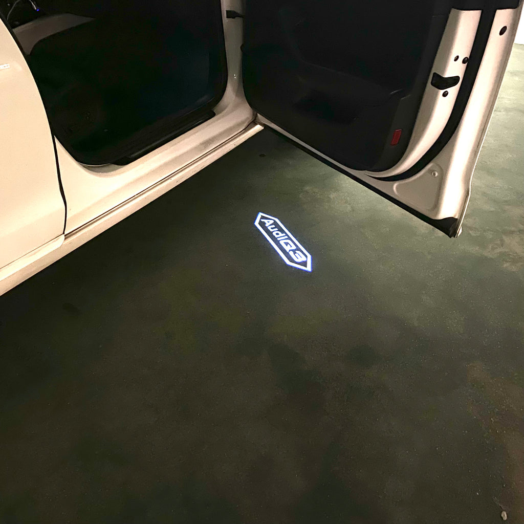 LUCES DE PROYECTOR LOGO AUDI No 120 (cantidad 1 = 2 películas con logotipo / 2 luces de puerta)