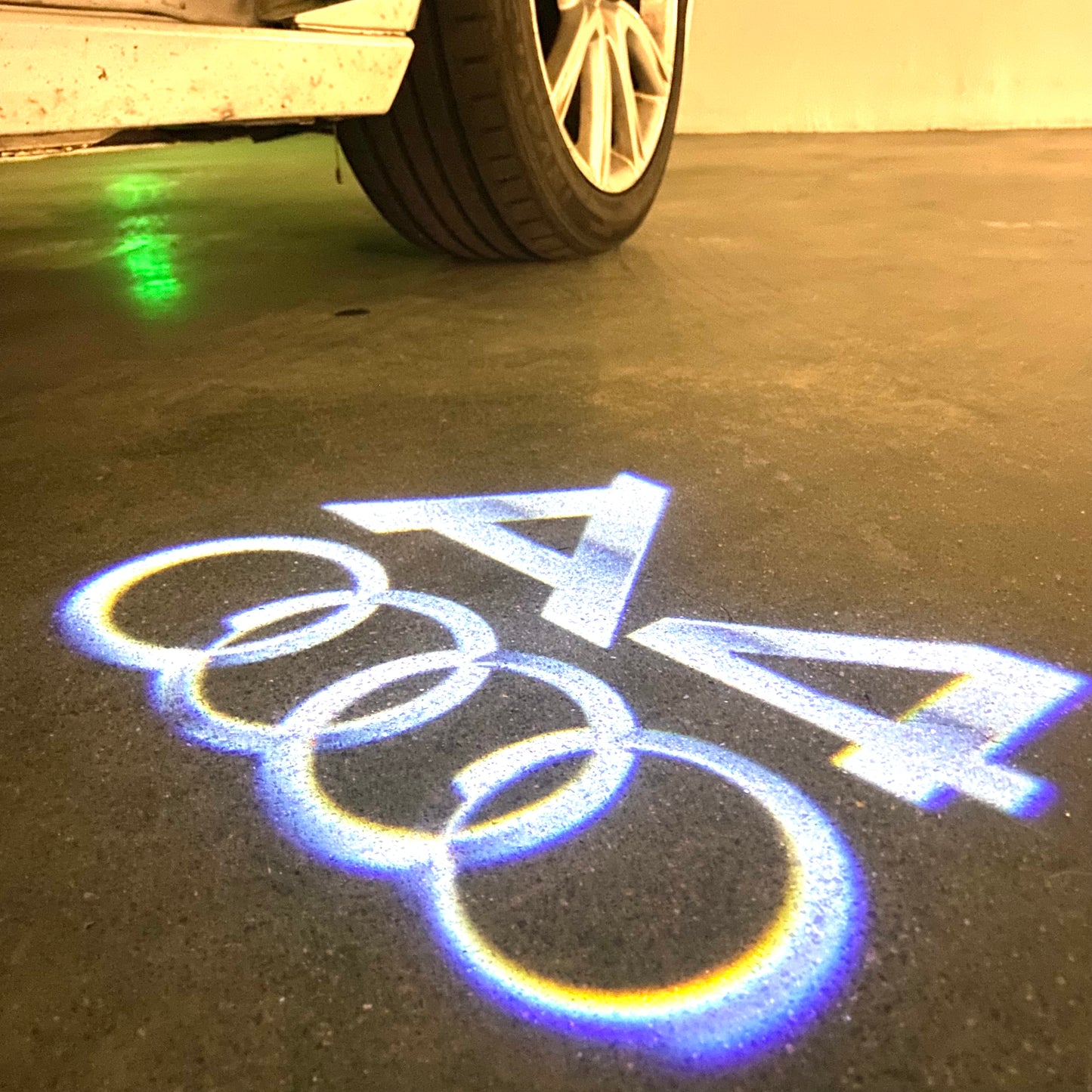 LUCES DE PROYECTOR LOGO AUDI No 120 (cantidad 1 = 2 películas con logotipo / 2 luces de puerta)