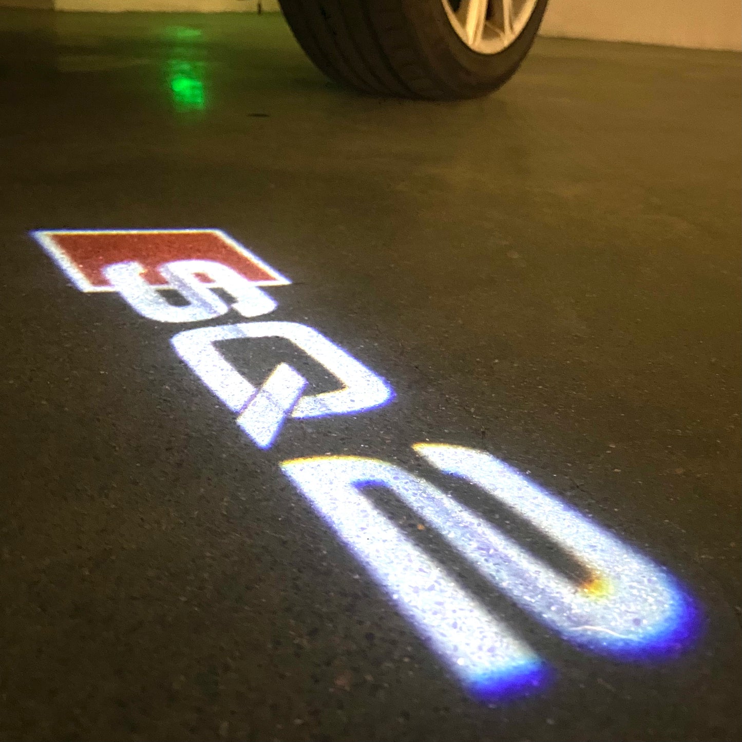 AUDI LOGO PROJECTOT LIGHTS Nr.120 (Menge 1 = 2 Logofolien /2 Türleuchten)