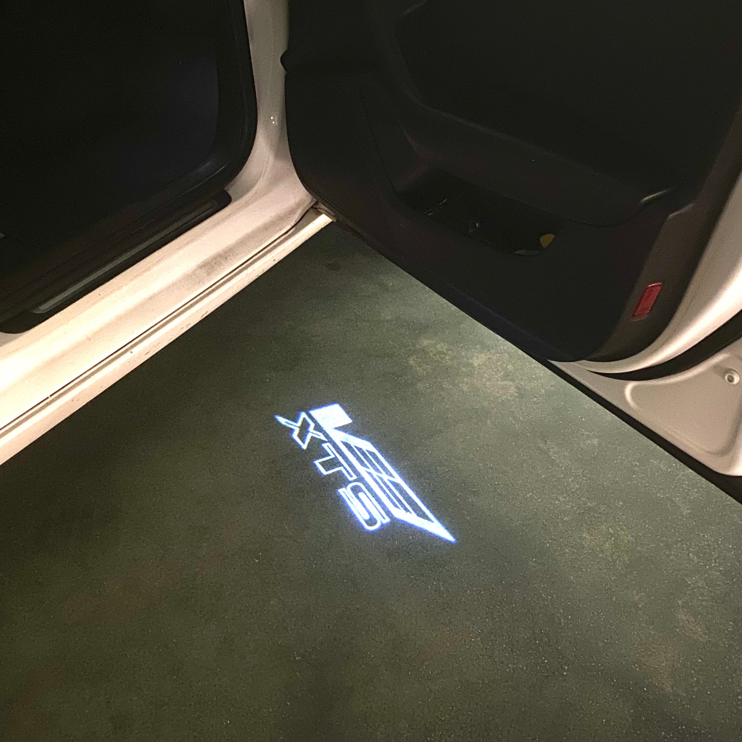 CADILLAC XTS LOGO PROJECTOT LIGHTS Nr.9767 (quantity 1 = 2 Logo Films /2 door lights）