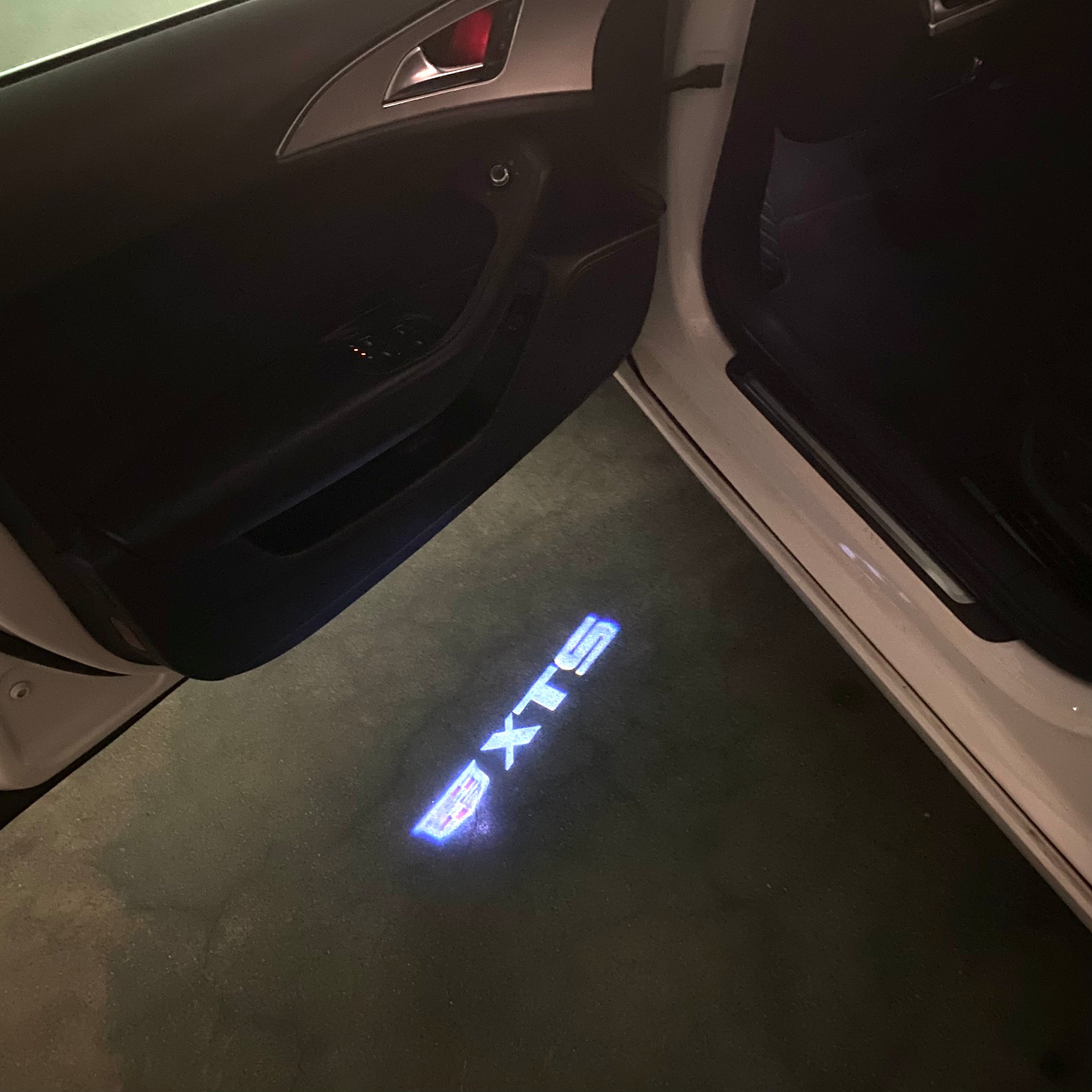 CADILLAC XTS LOGO PROJECTOT LIGHTS Nr.9797 (quantity 1 = 2 Logo Films /2 door lights）