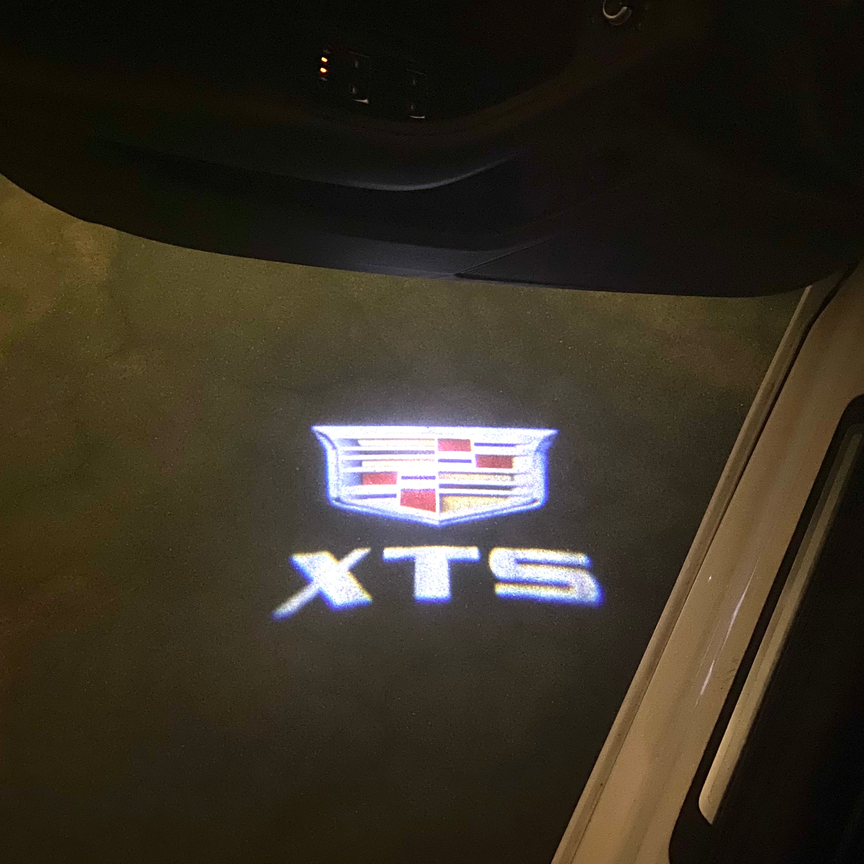 CADILLAC XTS LOGO PROJECTOT LIGHTS Nr.9742 (quantity 1 = 2 Logo Films /2 door lights）