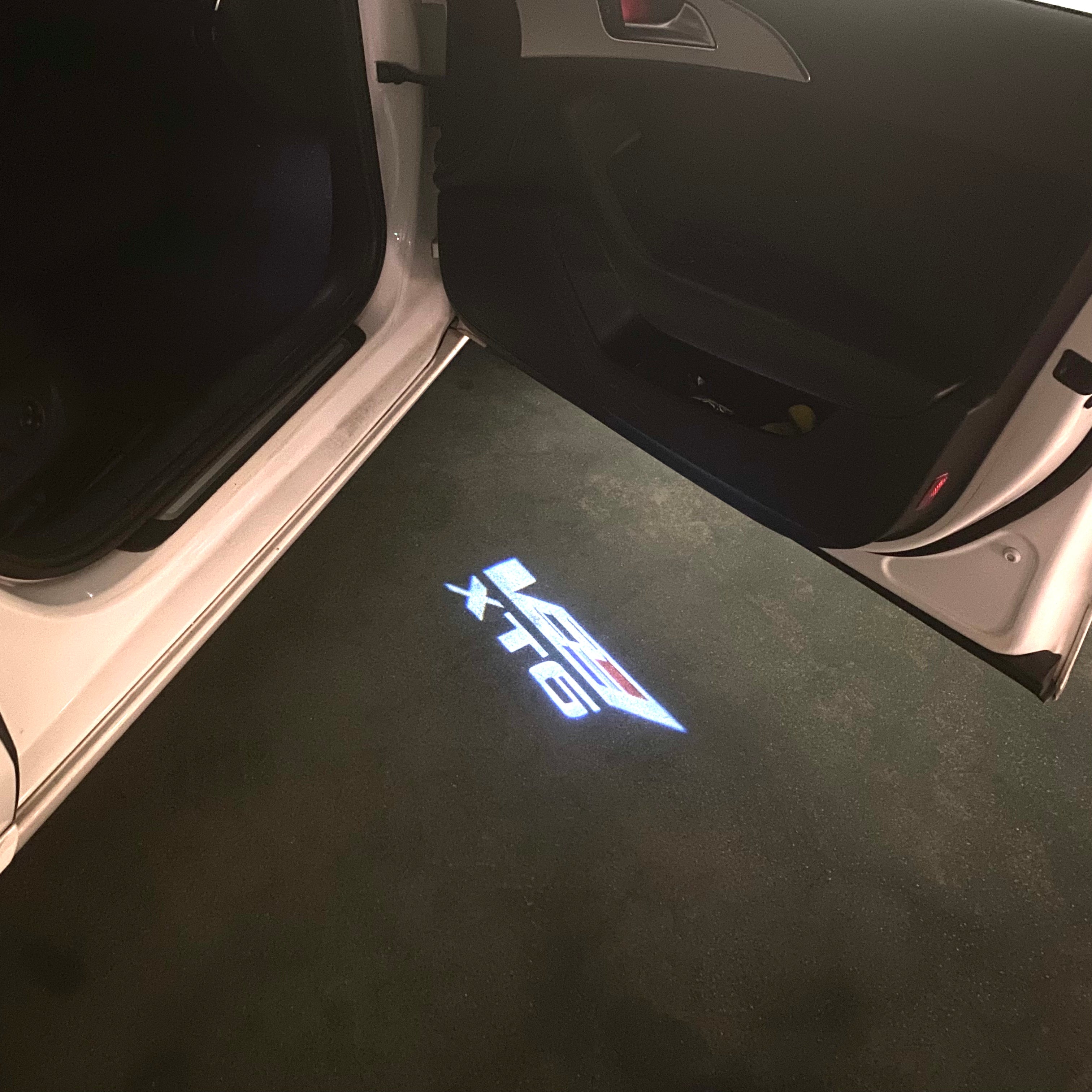 CADILLAC XT6 LOGO PROJECTOT LIGHTS Nr.9759 (quantity 1 = 2 Logo Films /2 door lights）
