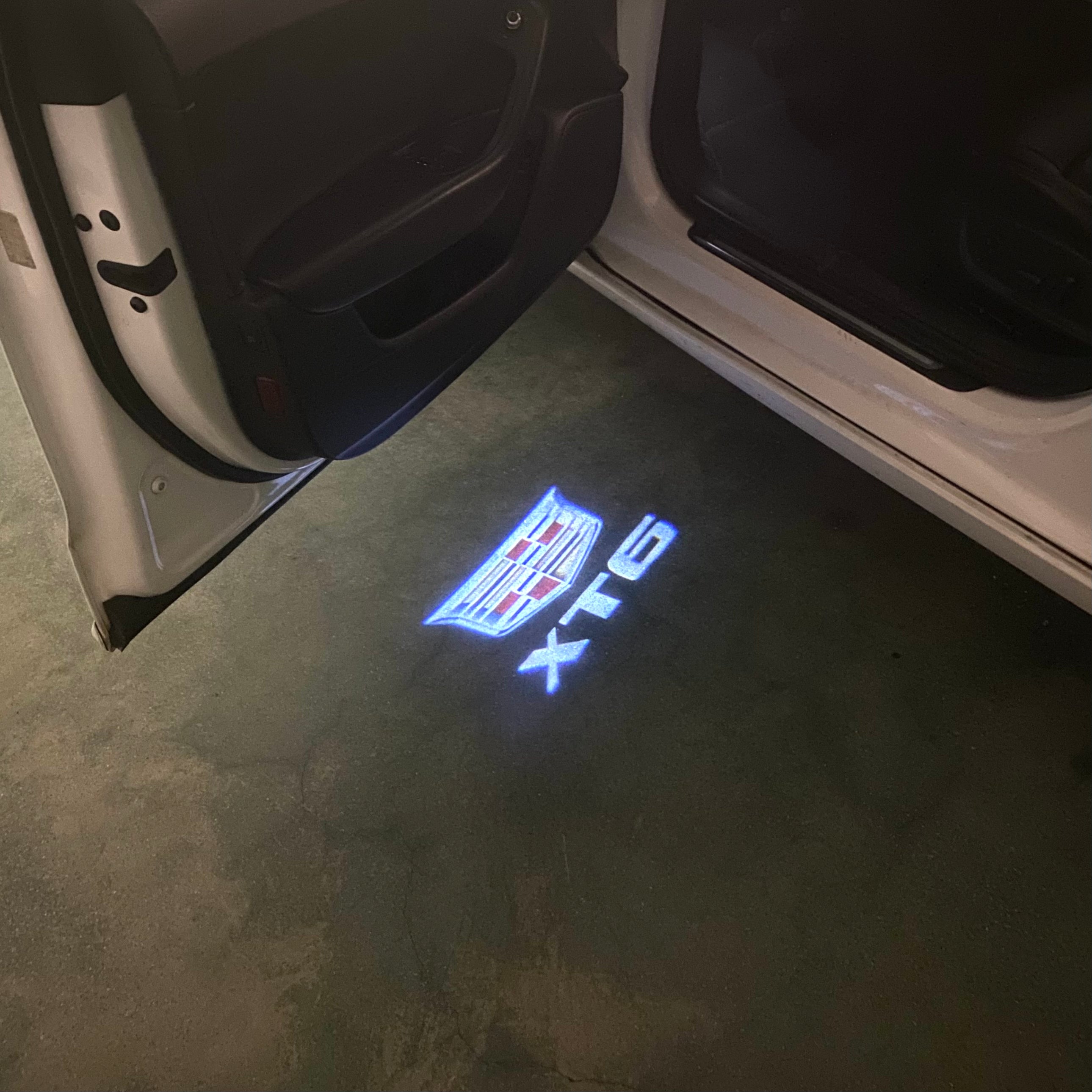 CADILLAC XT6 LOGO PROJECTOT LIGHTS Nr.9740 (quantity 1 = 2 Logo Films /2 door lights）