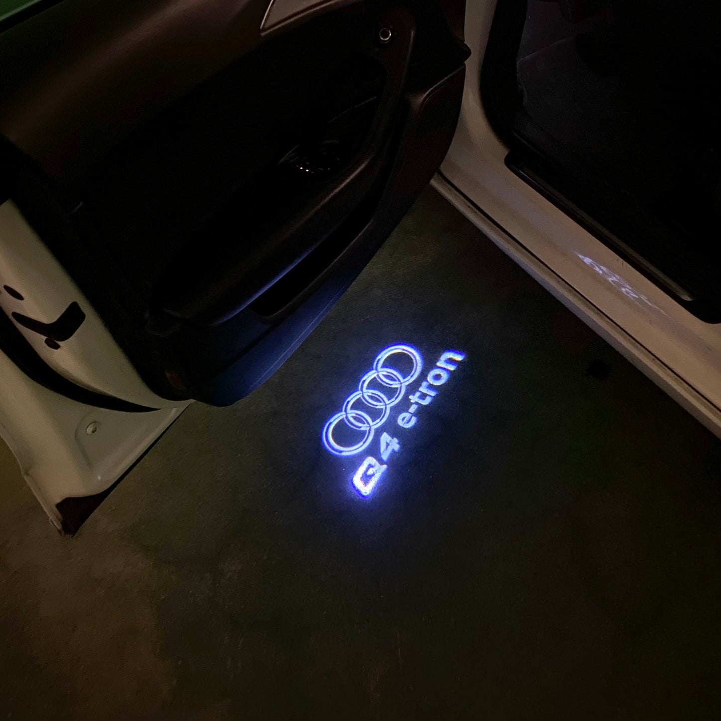 AUDI  Q4 LOGO PROJECTOT LIGHTS  (quantity 1 = 2 Logo Films /2 door lights）Nr.12B22