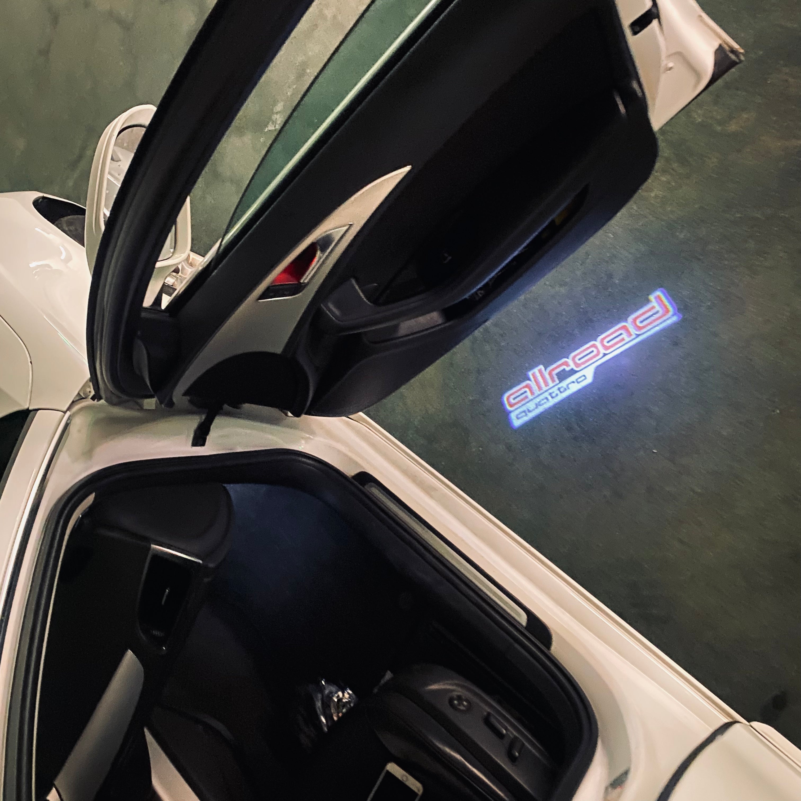 LUCI PROJECTOT LOGO AUDI Nr.297 (quantità 1 = 2 Pellicole Logo / 2 luci porta）