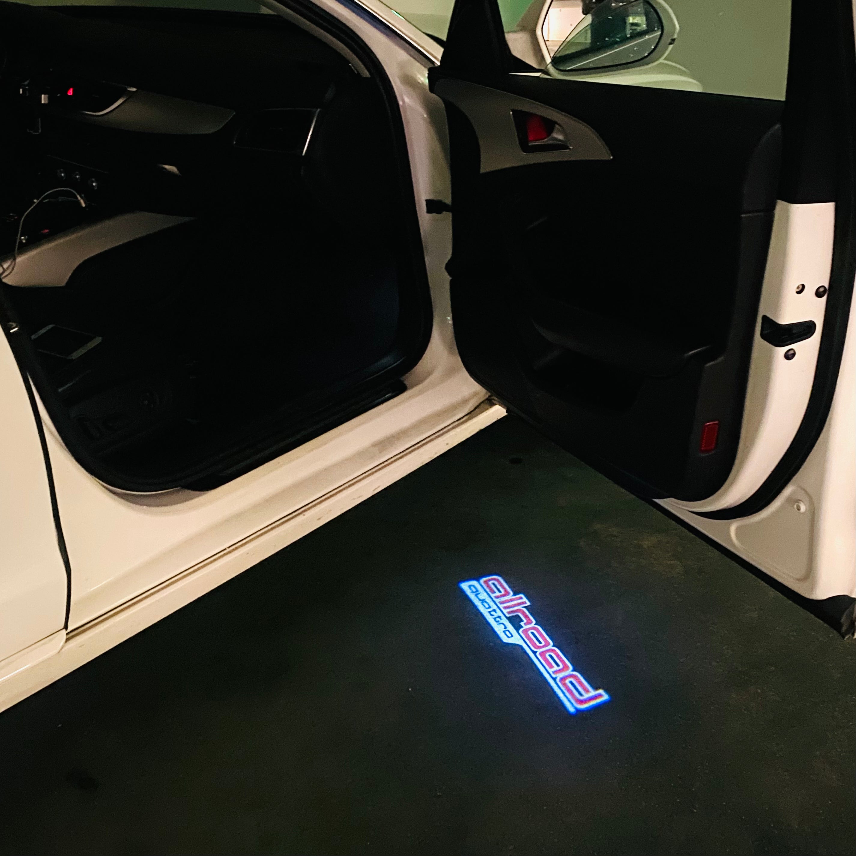 LUCI PROJECTOT LOGO AUDI Nr.297 (quantità 1 = 2 Pellicole Logo / 2 luci porta）