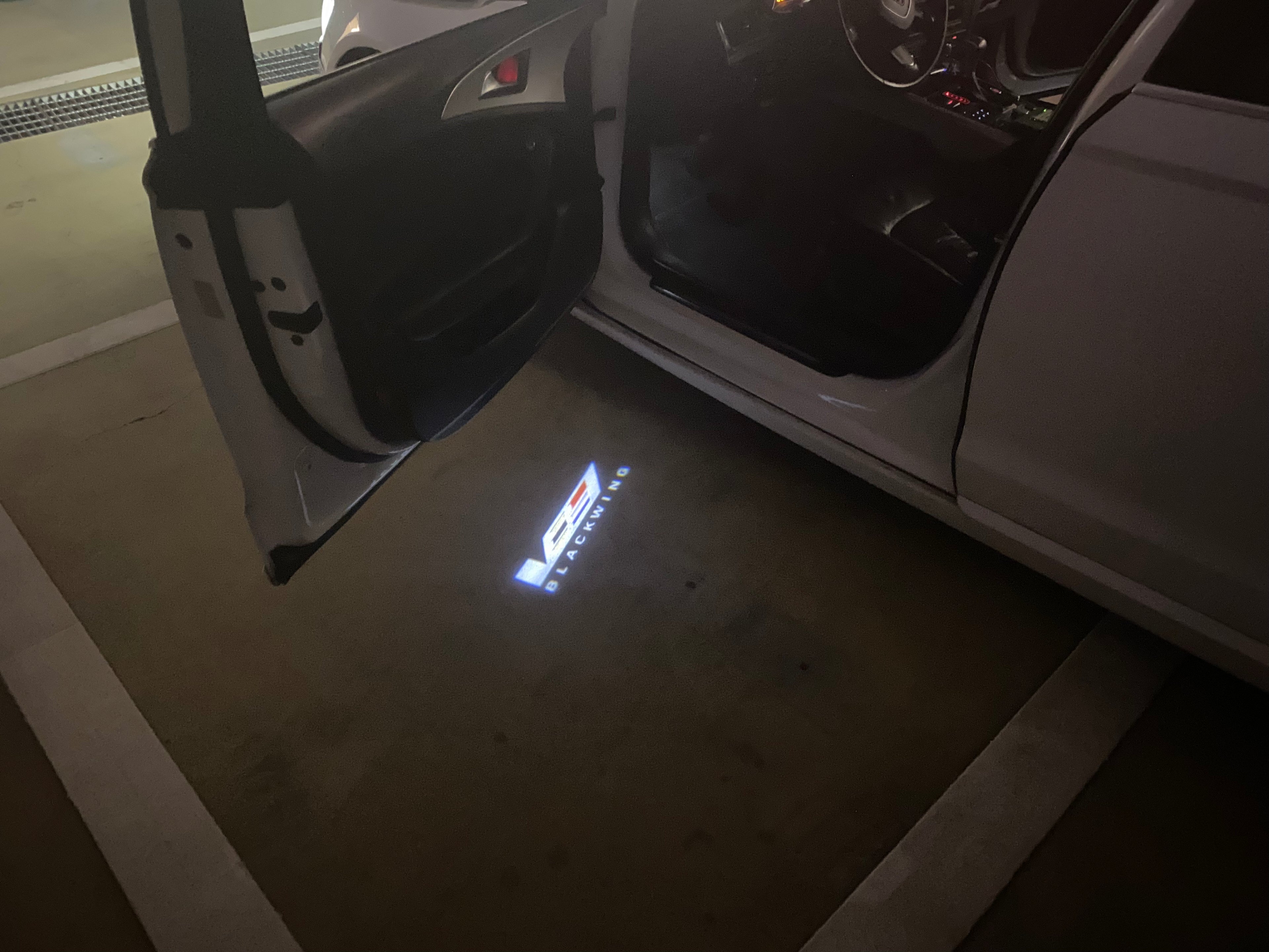 CADILLAC V  SERIES LOGO PROJECTOT LIGHTS Nr.9773 (quantity 1 = 2 Logo Films /2 door lights）