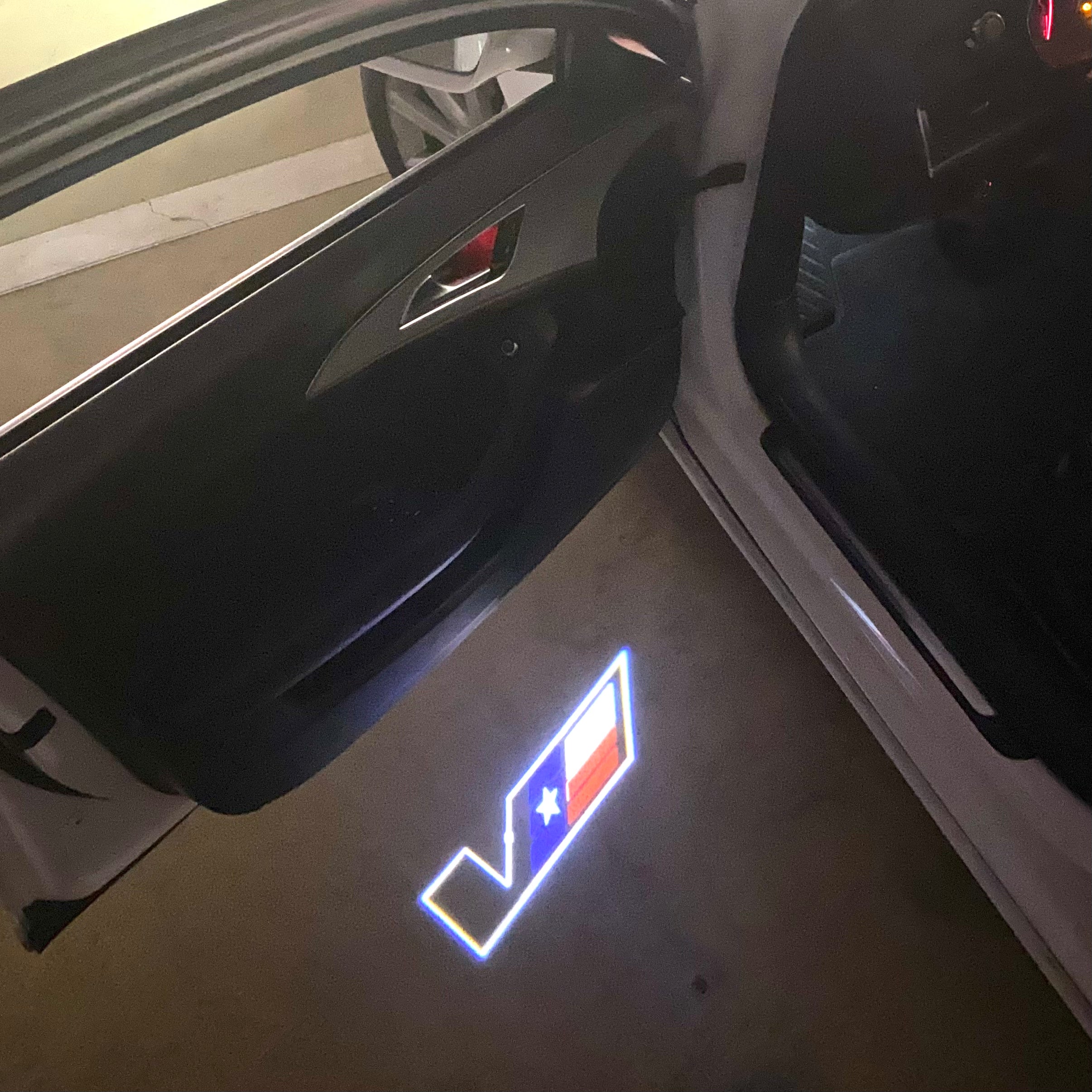 CADILLAC V  SERIES LOGO PROJECTOT LIGHTS Nr.9776 (quantity 1 = 2 Logo Films /2 door lights）