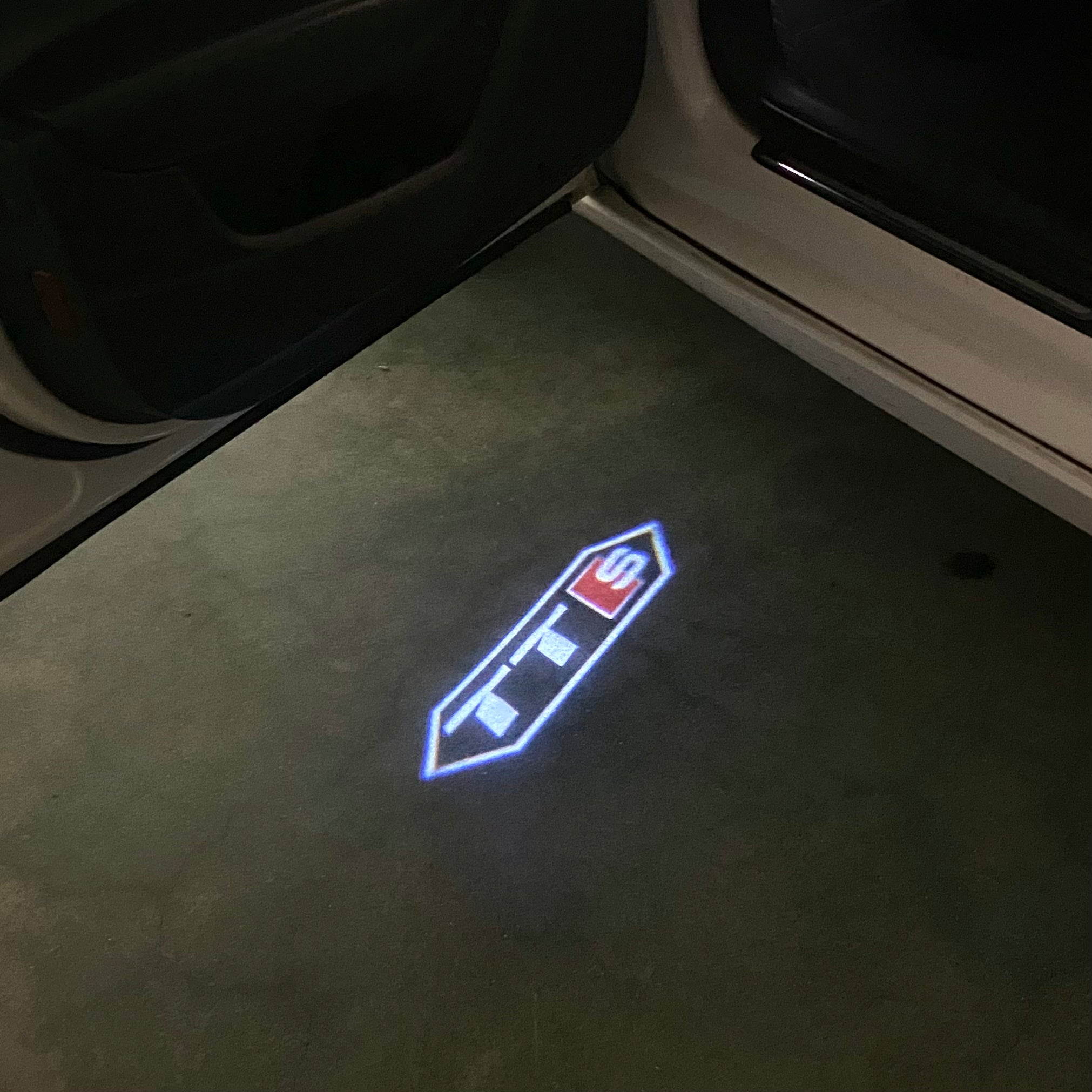 AUDI  TTS LOGO PROJECTOT LIGHTS  (quantity 1 = 2 Logo Films /2 door lights）Nr.12B28