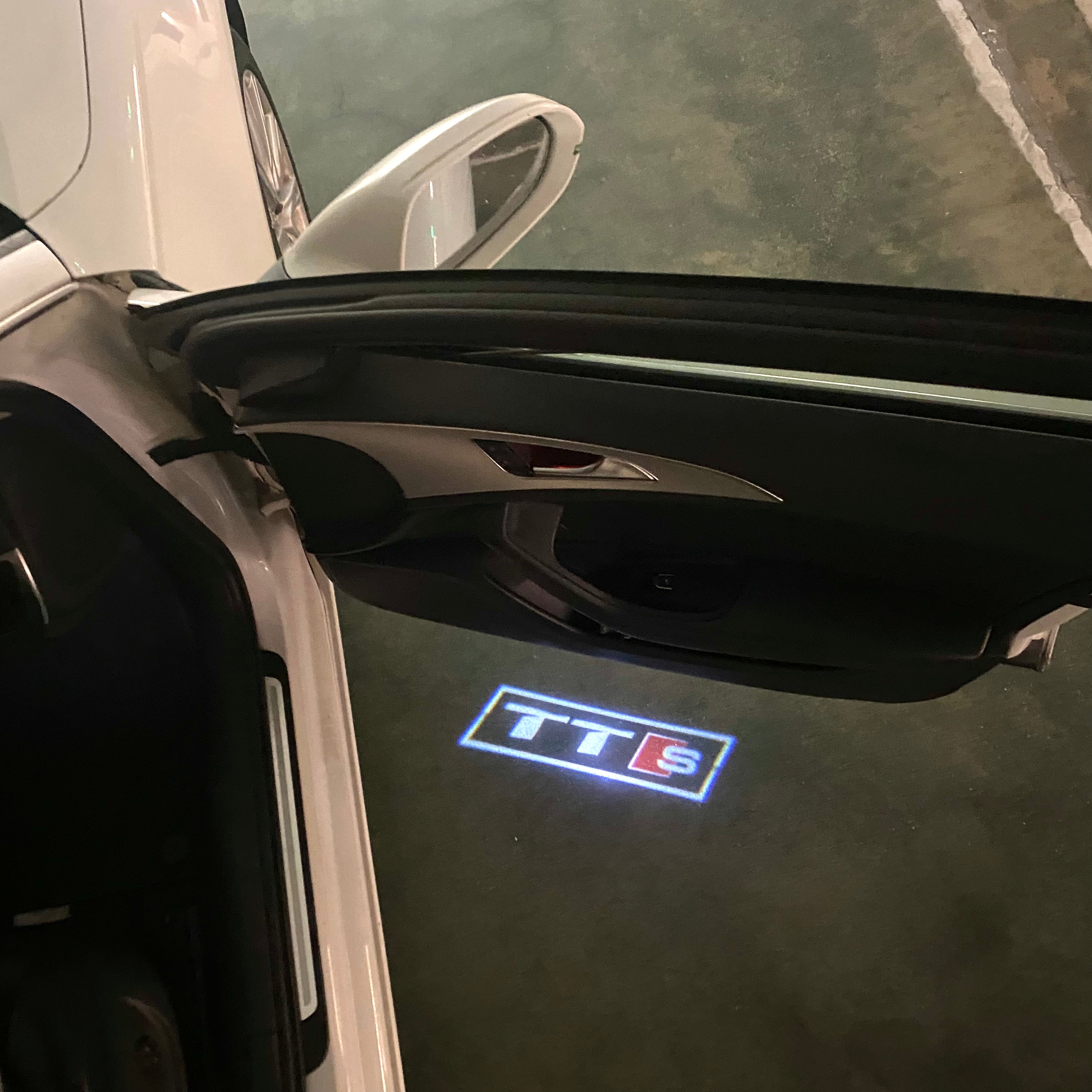 AUDI LOGO PROJECTOT LIGHTS Nr.120 (الكمية 1 = 2 Logo Films /2 أضواء الباب)