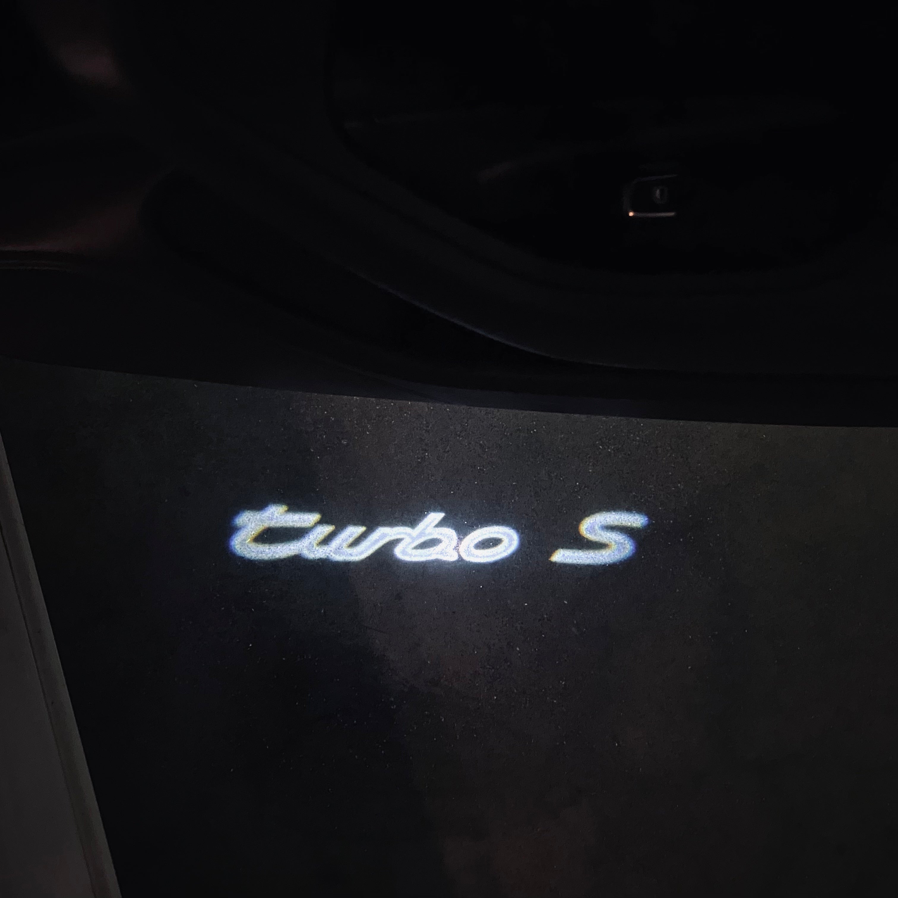 LUCES DE PROYECTOR DE LOGOTIPO ORIGINAL PORSCHE N ° 03 (cantidad 1 = 2 Película de logotipo / 2 luces de puerta)