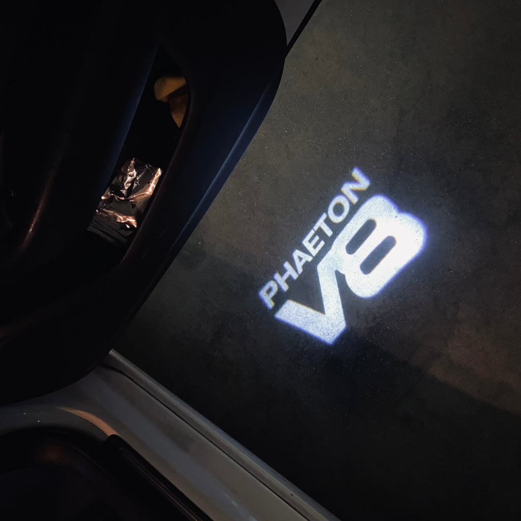 Volkswagen Porta luci PHAETON V8 Logo Nr. 75 (quantità 1 = 2 Logo Film /2 luci)