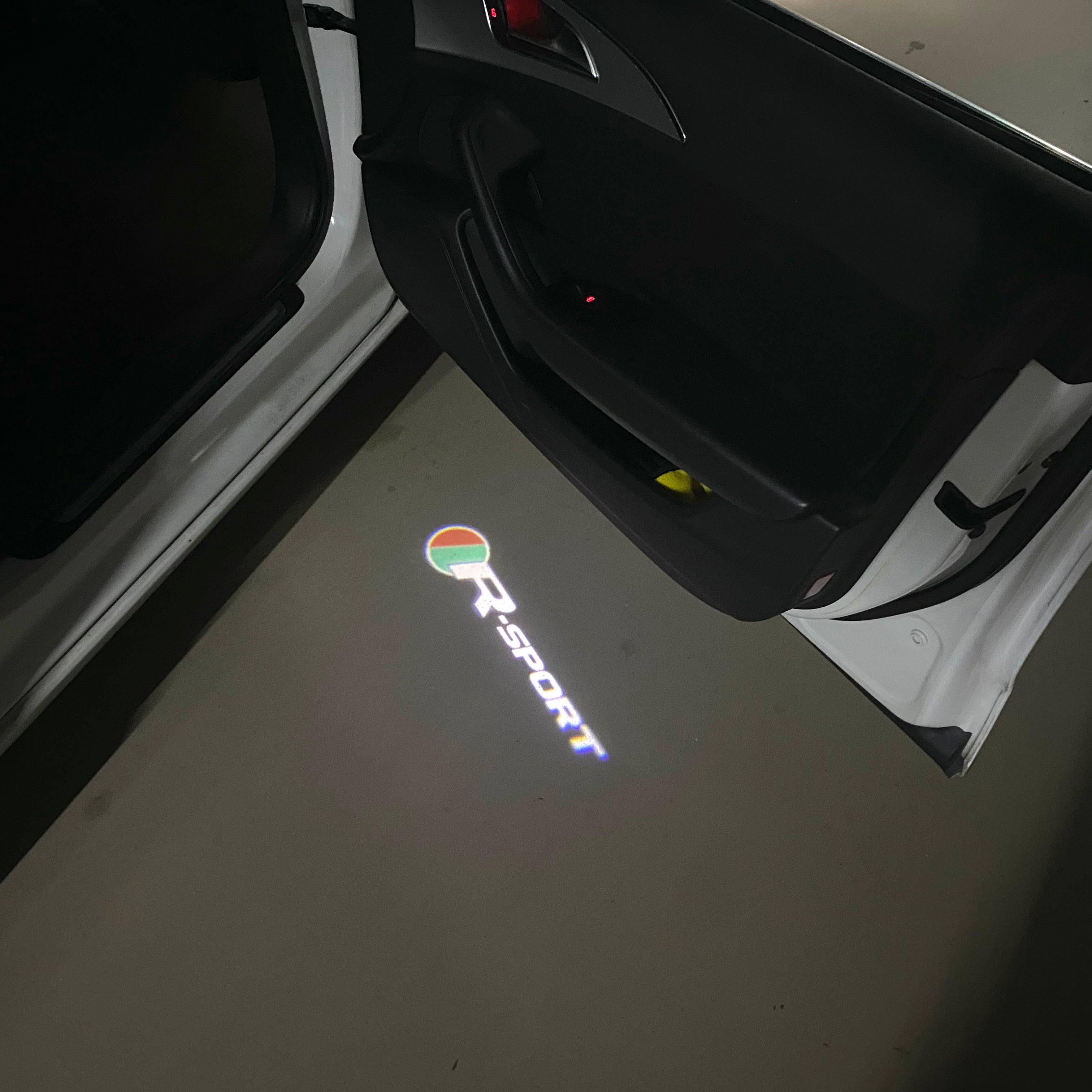 JAGUAR LOGO PROJECROTR LIGHTS Nr.77 (الكمية 1 = 1 مجموعة / 2 أضواء باب)