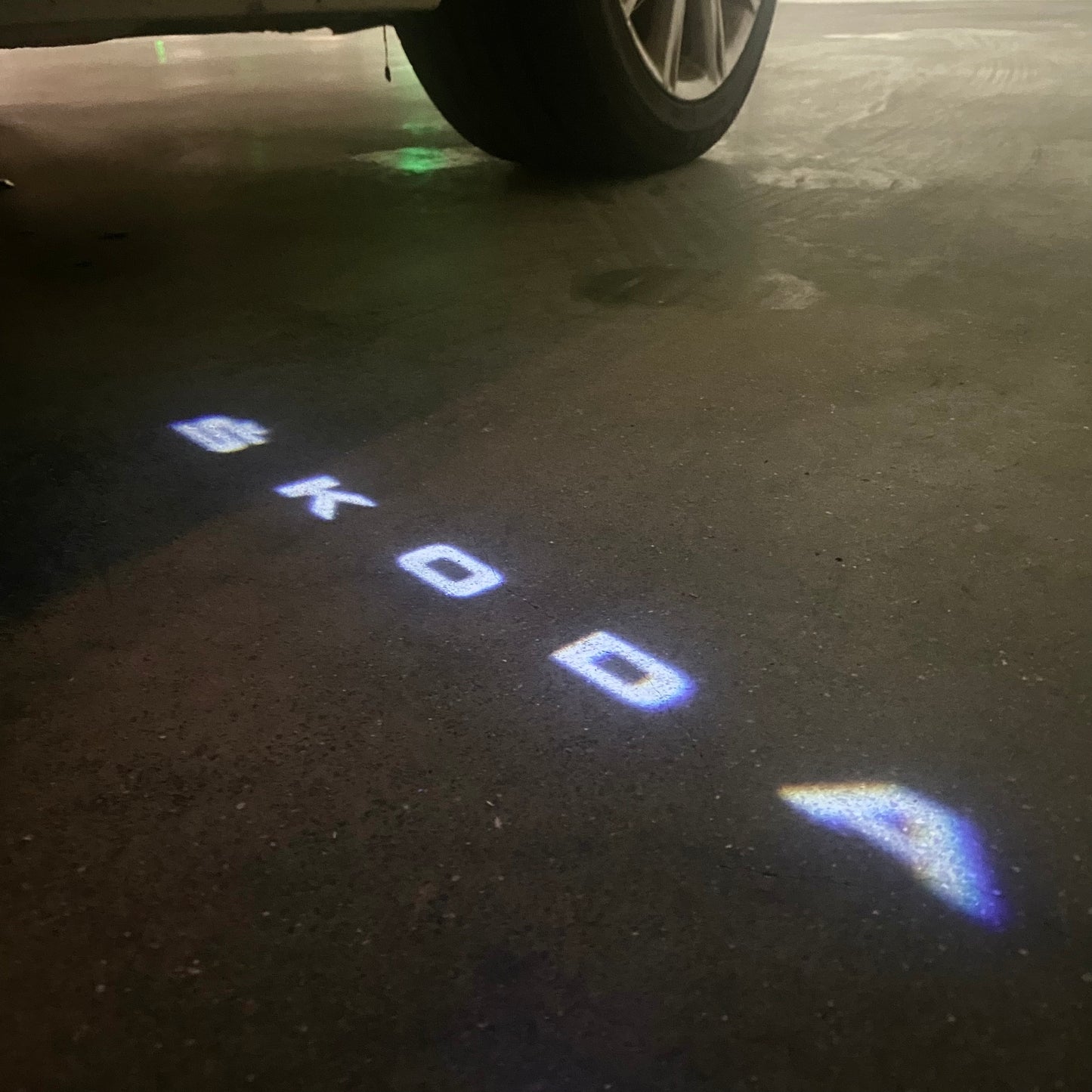 SKODA LOGO PROJECTOT LIGHTS Nr.248 (quantité 1 = 2 Logo Films /2 feux de porte)