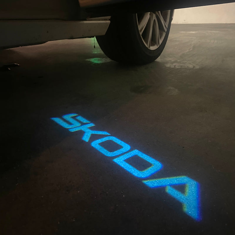 SKODA LOGO PROJECTOT LIGHTS Nr.39 (quantité 1 = 2 Logo Film / 2 feux de porte)