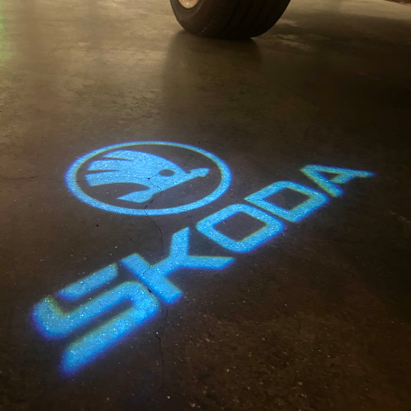 SKODA LOGO PROJECTOT LIGHTS Nr.81 (quantité 1 = 2 Logo Film / 2 feux de porte)