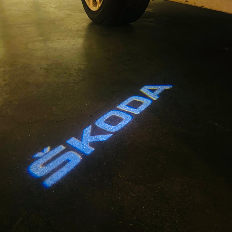 SKODA LOGO PROJECTOT LIGHTS Nr.39 (quantité 1 = 2 Logo Film / 2 feux de porte)