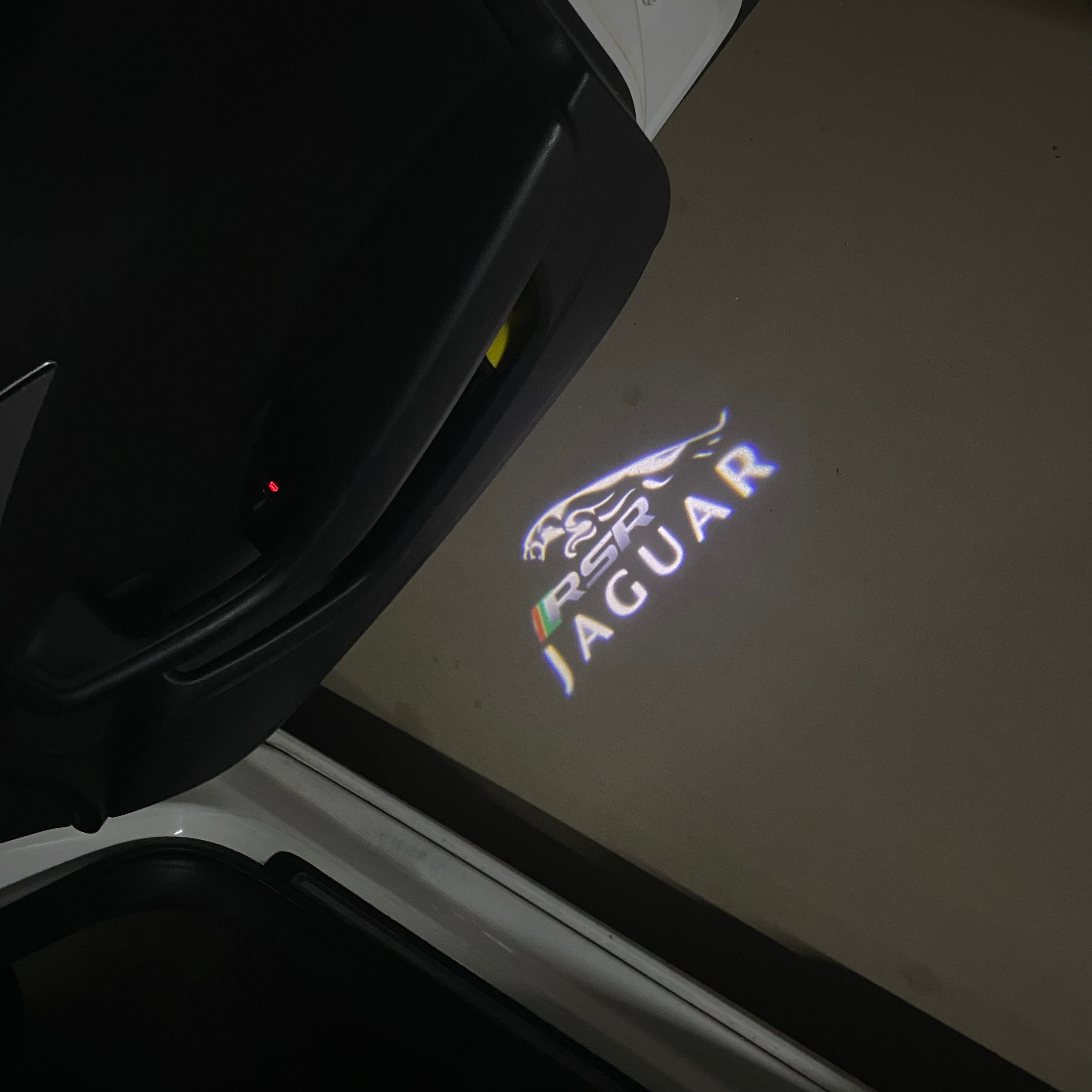 جاكوار LOGO PROJECROTR أضواء Nr.107 (كمية 1 = 1 مجموعات / 2 أضواء الباب)