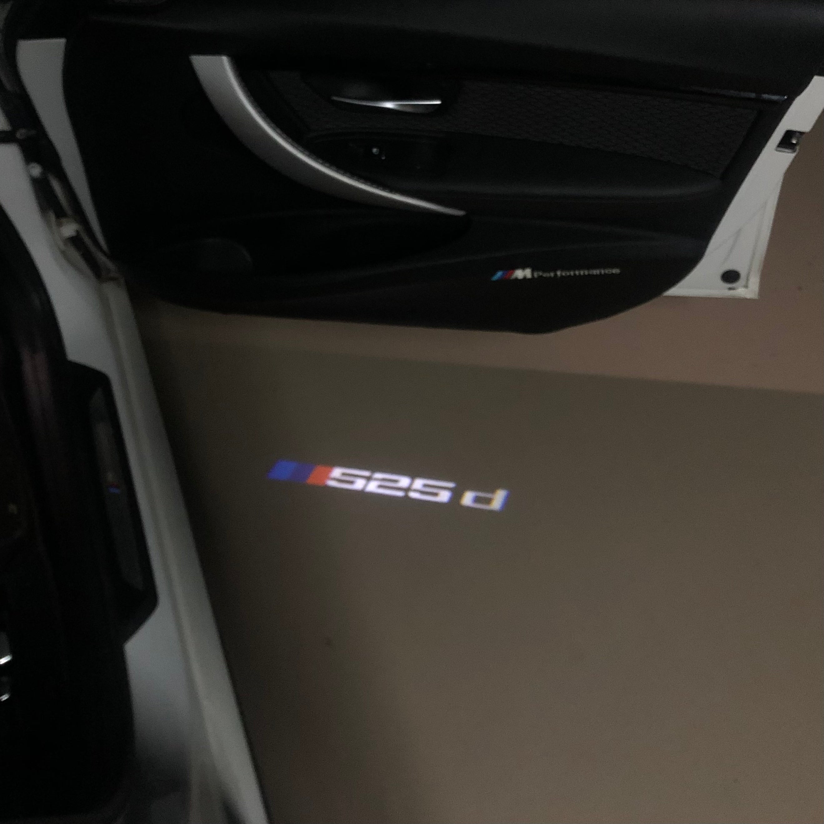 BMW M3 LOGO PROJECTOT LIGHTS Nr.24 (Menge 1 = 1 Sets/2 Türleuchten)