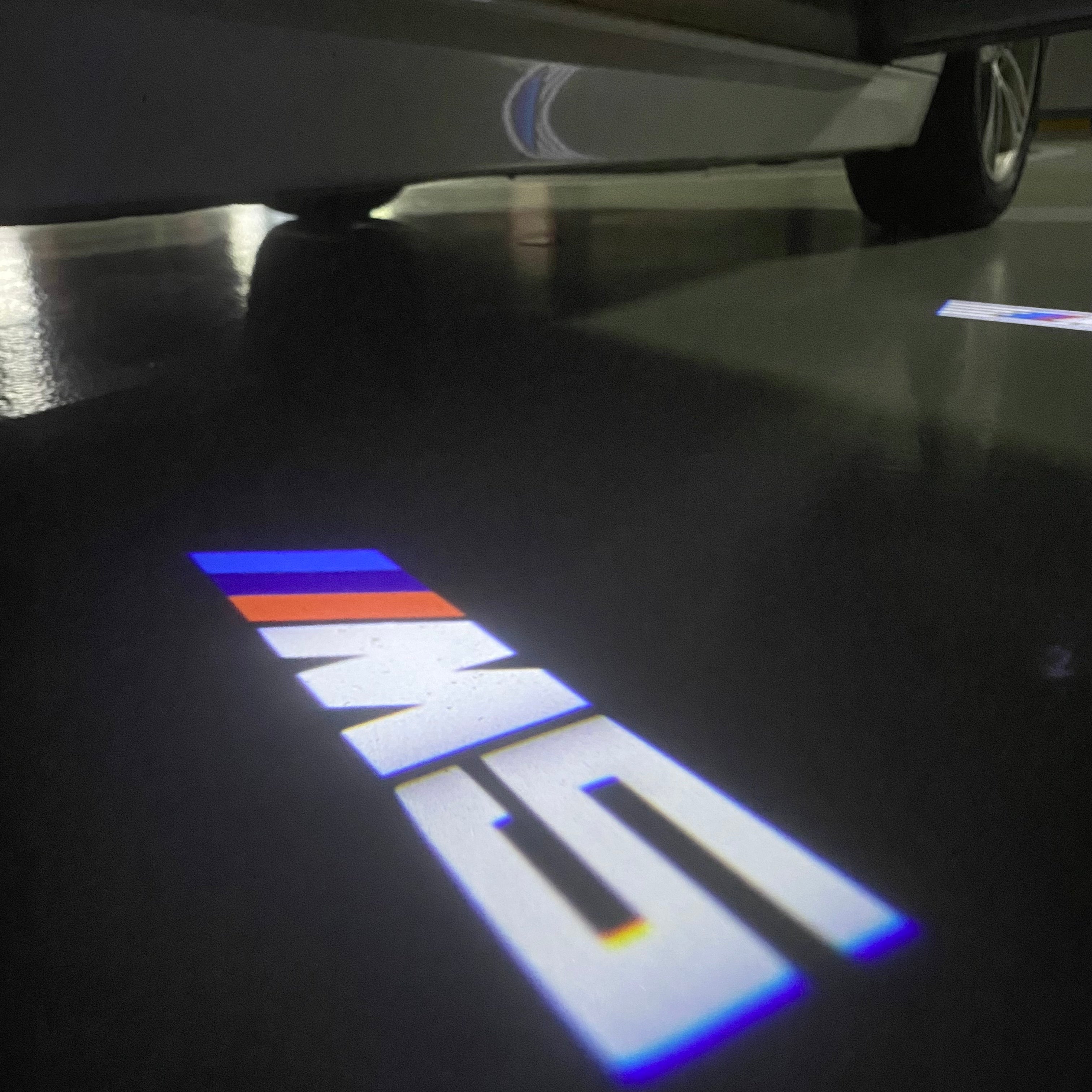 BMW M3 LOGO PROJECTOT LIGHTS Nr.24 (Menge 1 = 1 Sets/2 Türleuchten)