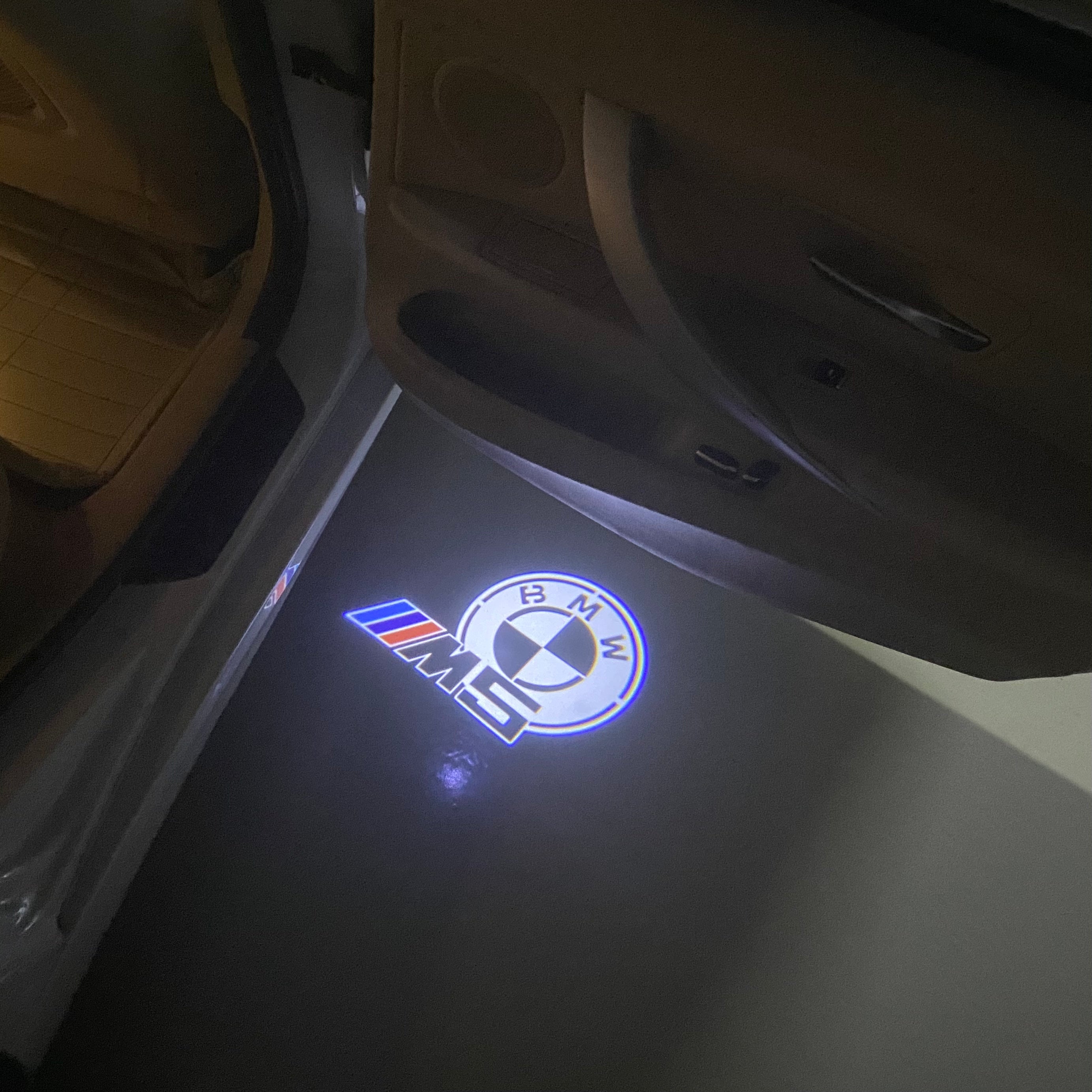 BMW M3 LOGO PROJECTOT LIGHTS Nr.24 (Menge 1 = 1 Sets/2 Türleuchten)
