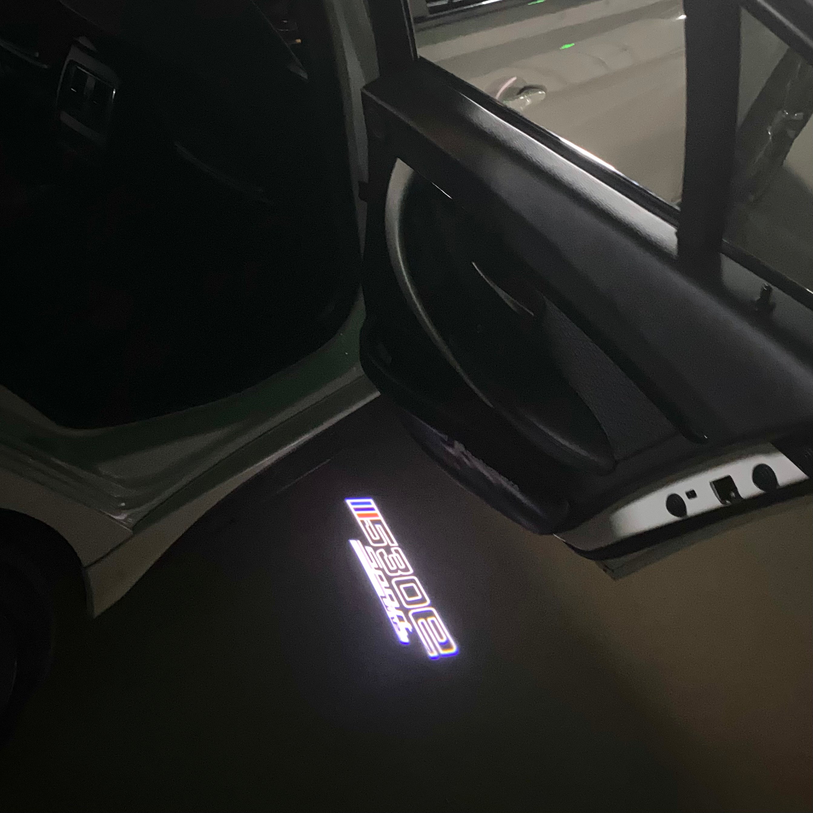 BMW M3 LOGO PROJECTOT LIGHTS Nr.24 (Menge 1 = 1 Sets/2 Türleuchten)
