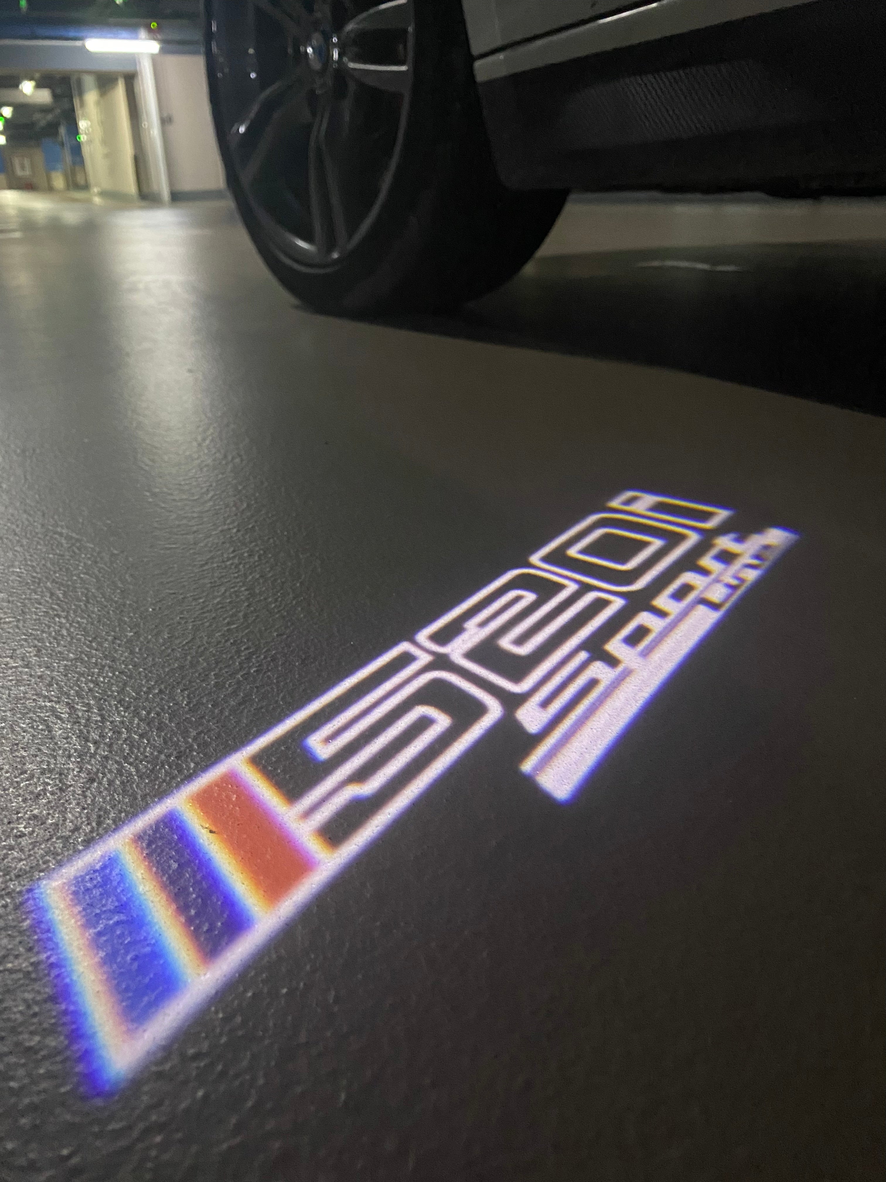 BMW M3 LOGO PROJECTOT LIGHTS Nr.24 (Menge 1 = 1 Sets/2 Türleuchten)