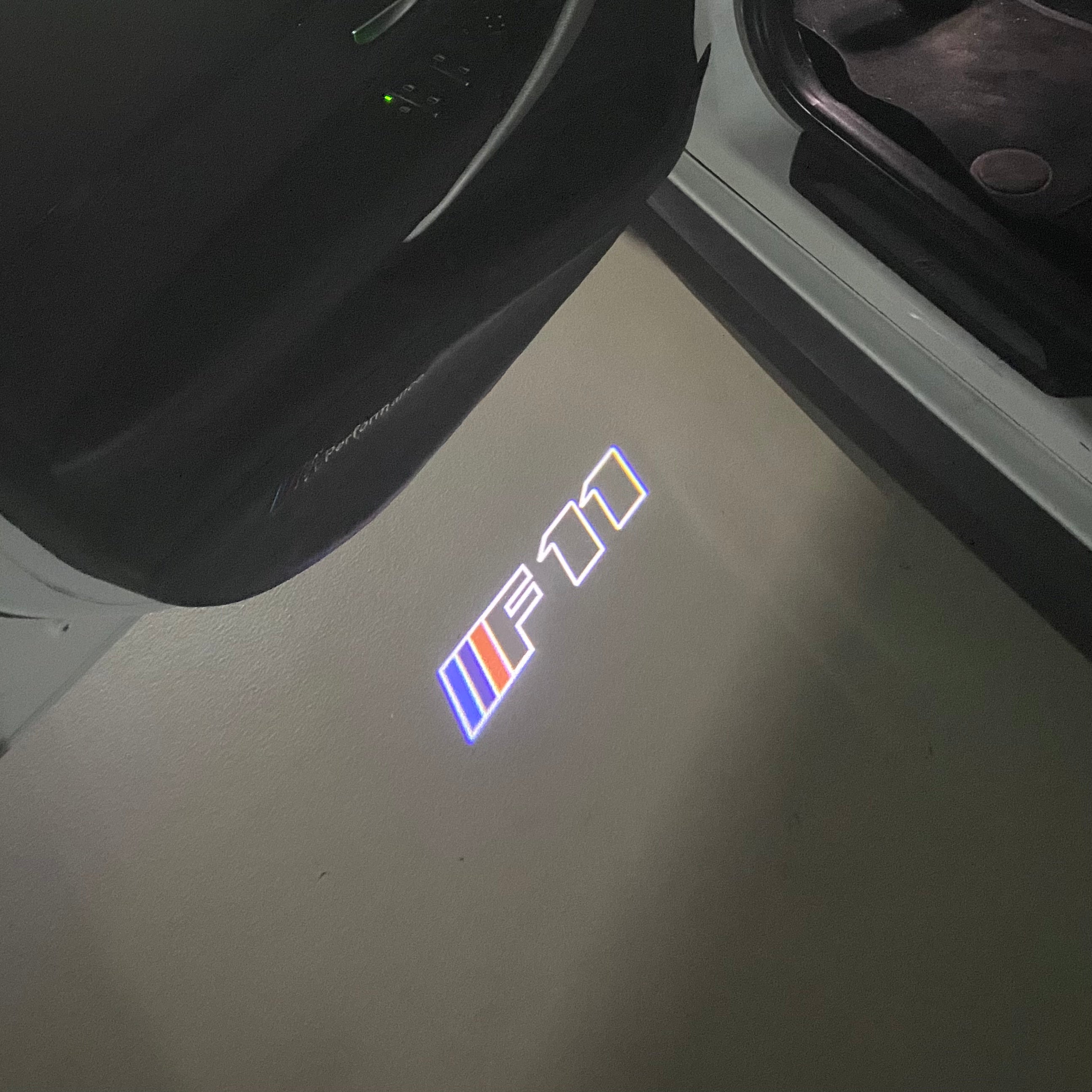 LUCES DE PROYECTOR DEL LOGOTIPO BMW M3 Nr.24 (cantidad 1 = 1 juegos / 2 luces de puerta)