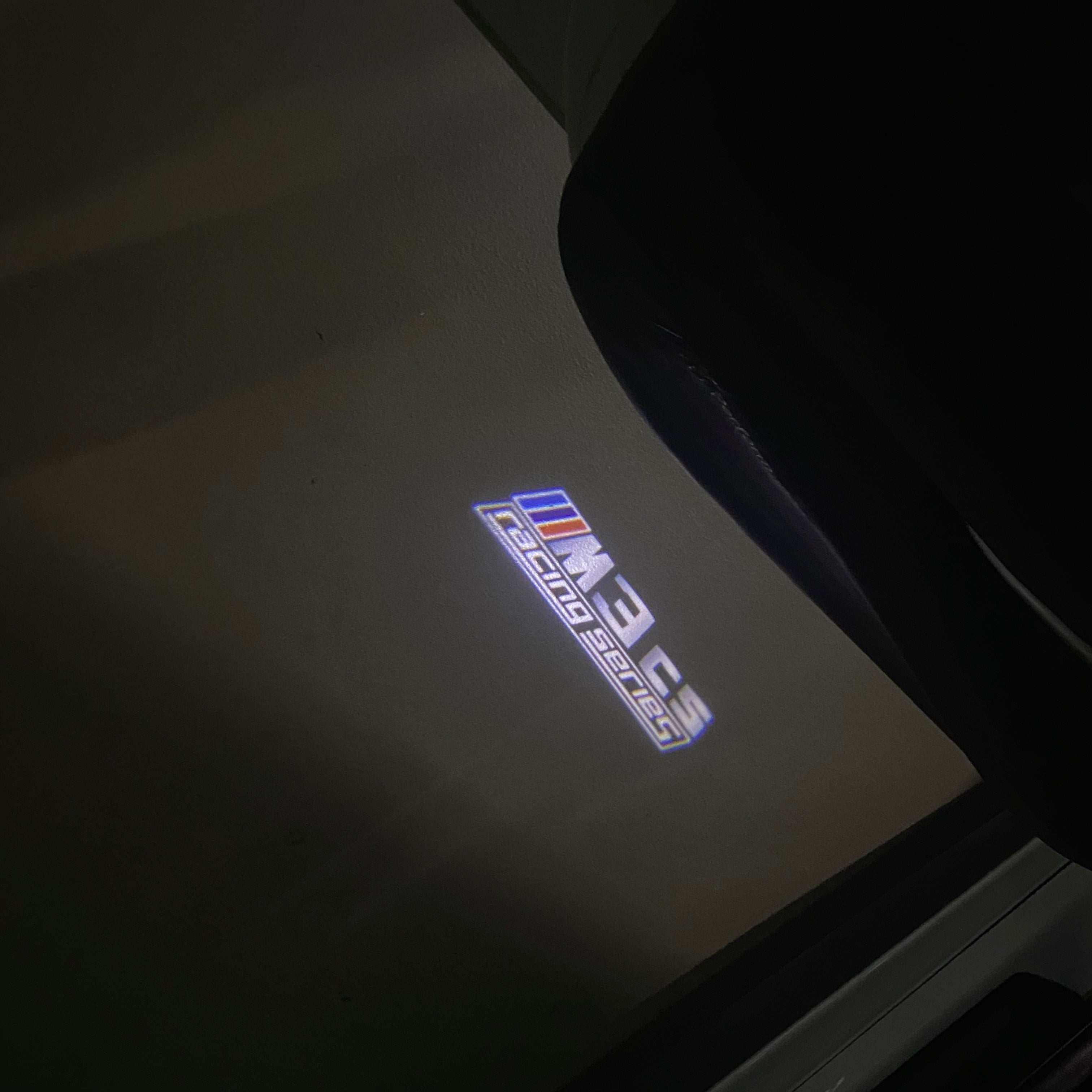 BMW M3 LOGO PROJECTOT LIGHTS Nr.24 (Menge 1 = 1 Sets/2 Türleuchten)