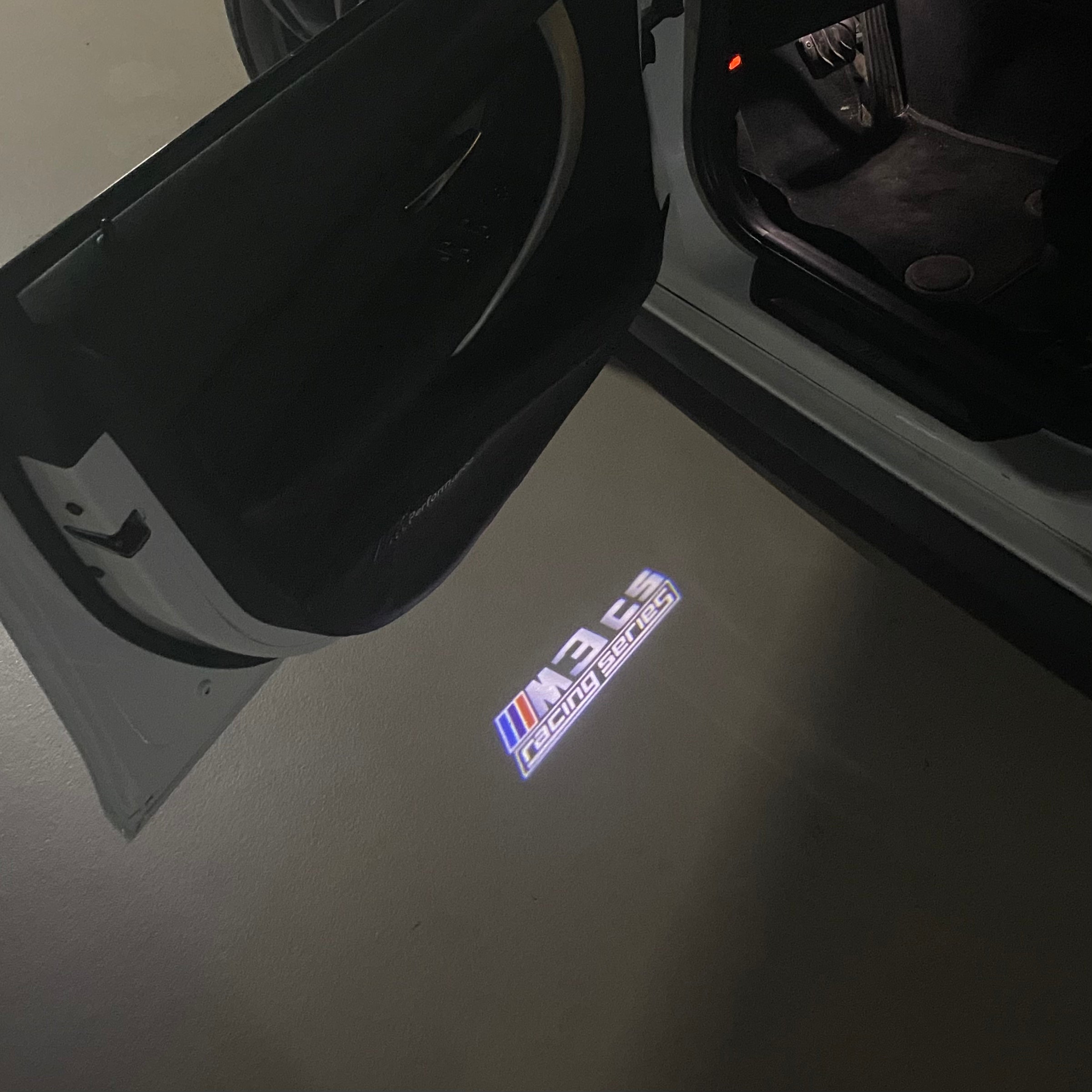 BMW M3 LOGO PROJECTOT LIGHTS Nr.24 (Menge 1 = 1 Sets/2 Türleuchten)