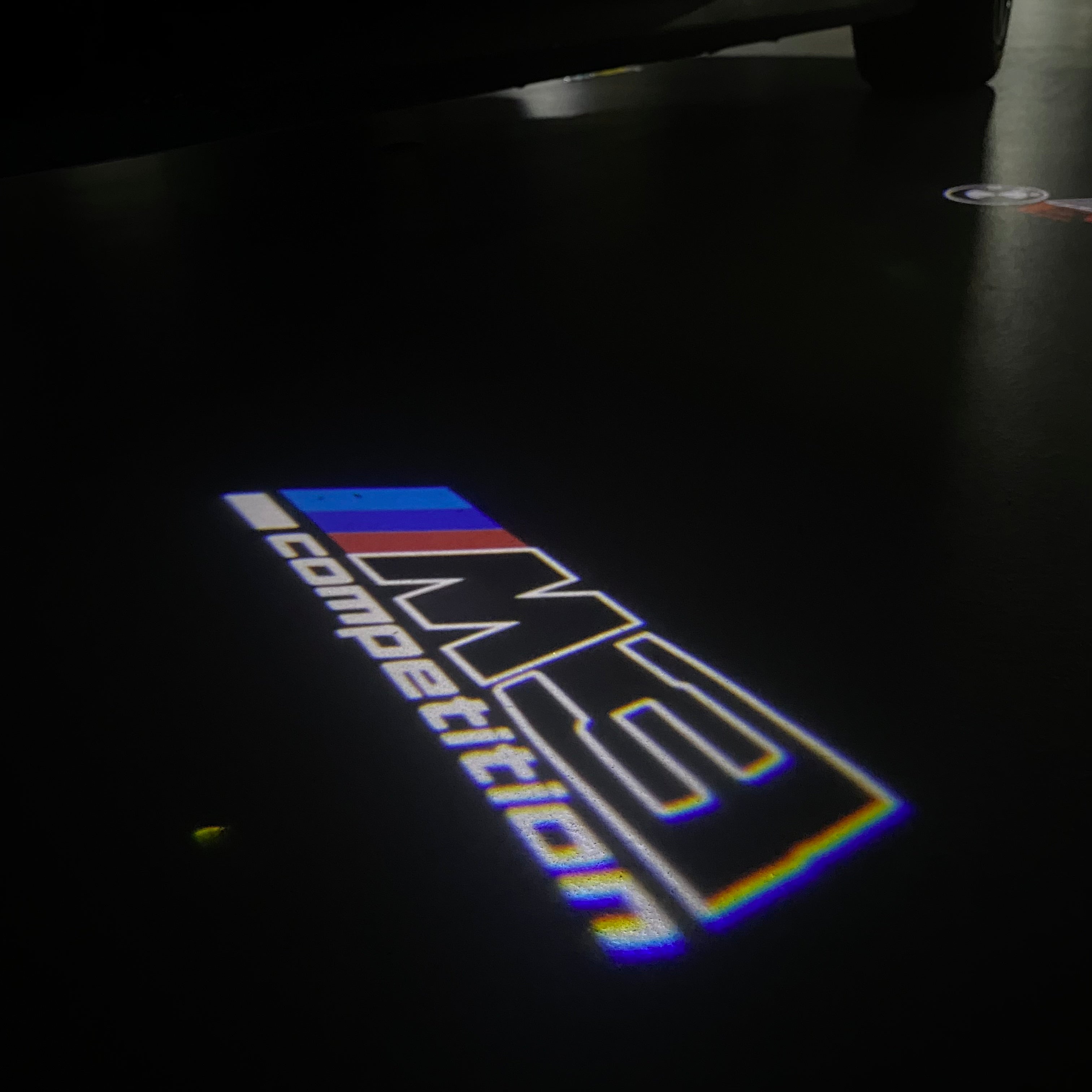 BMW M3 LOGO PROJECTOT LIGHTS Nr.24 (Menge 1 = 1 Sets/2 Türleuchten)