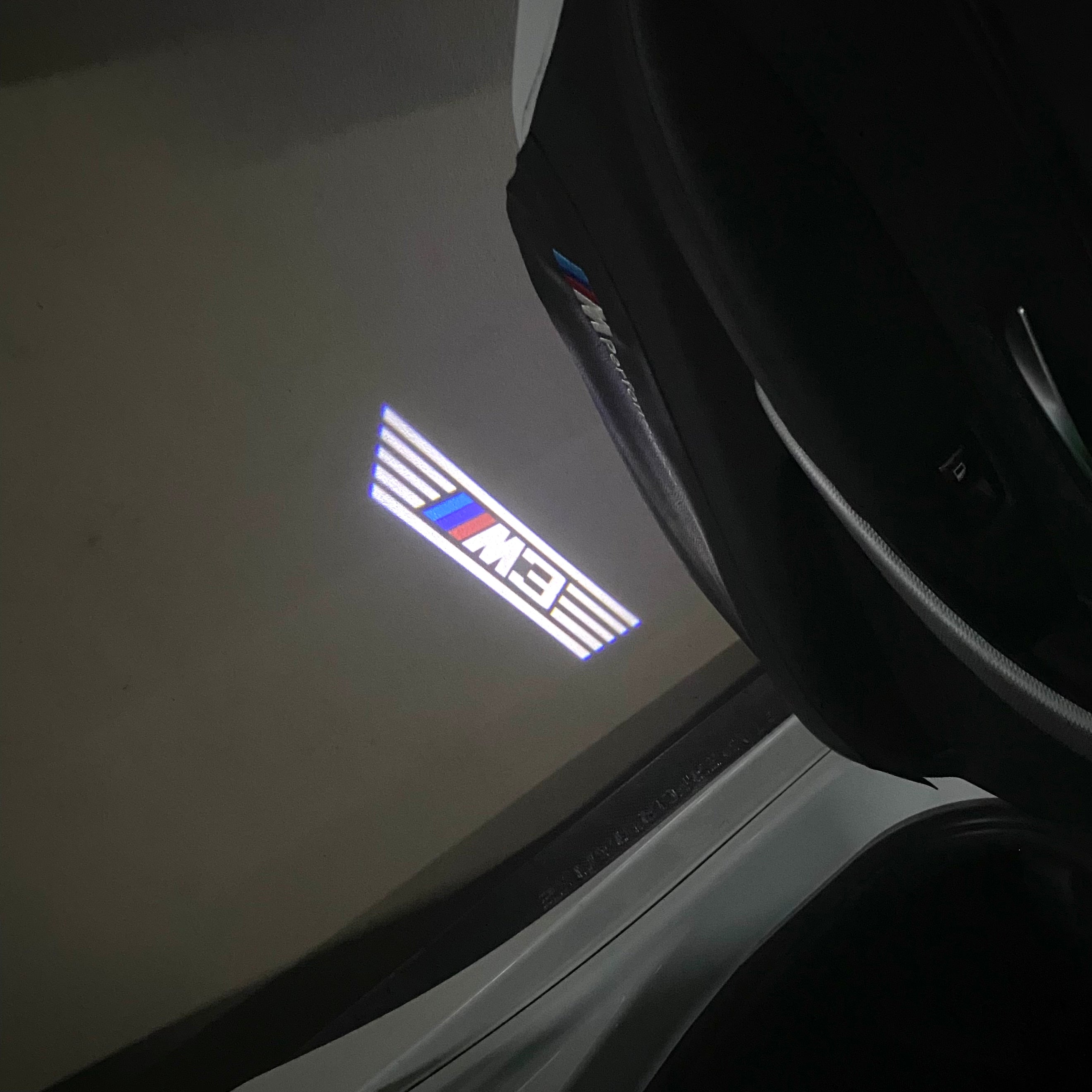 BMW M3 LOGO PROJECTOT LIGHTS Nr.24 (Menge 1 = 1 Sets/2 Türleuchten)