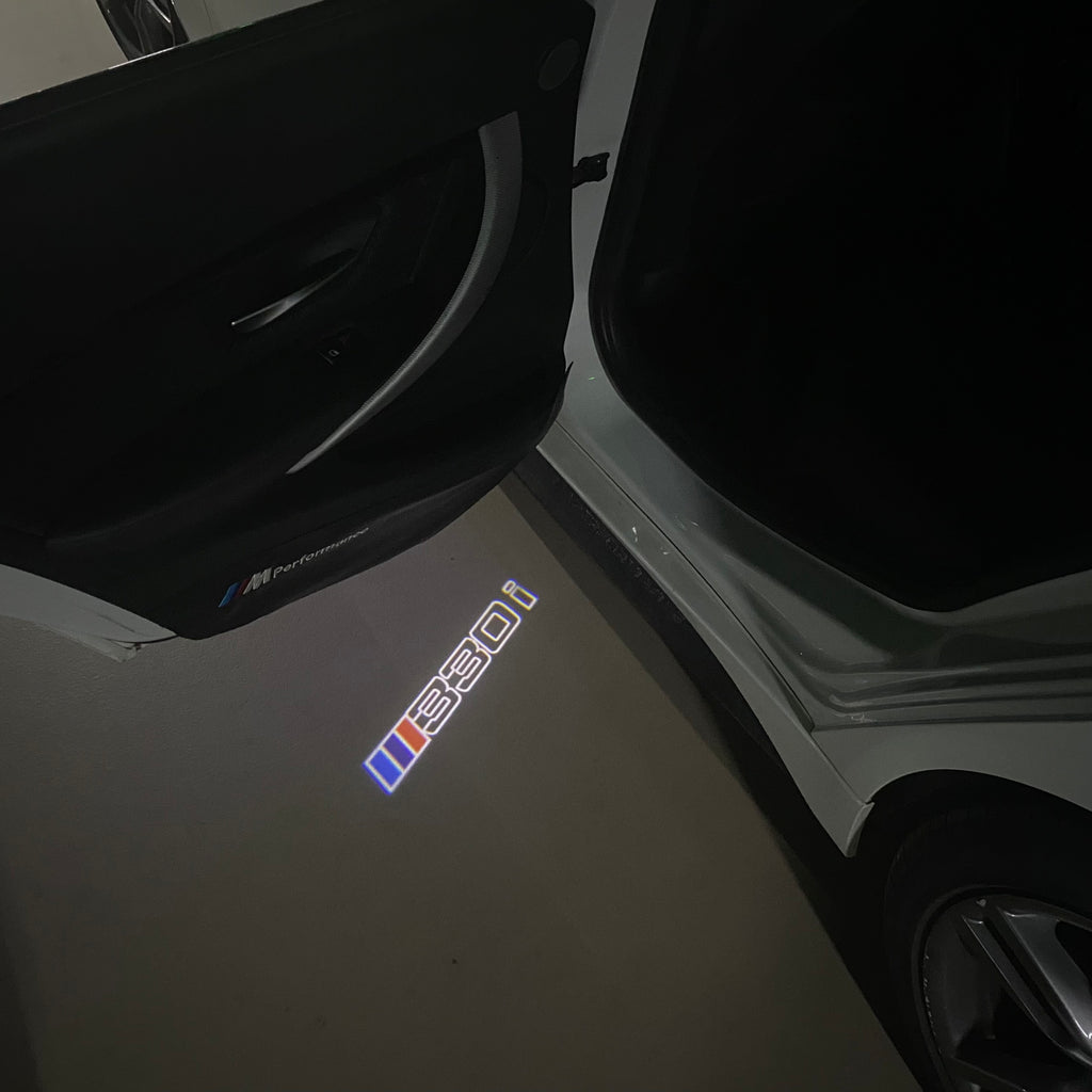 BMW M3 LOGO PROJECTOR LIGHTS Nr.24 (الكمية 1 = 1 مجموعة / 2 أضواء باب)