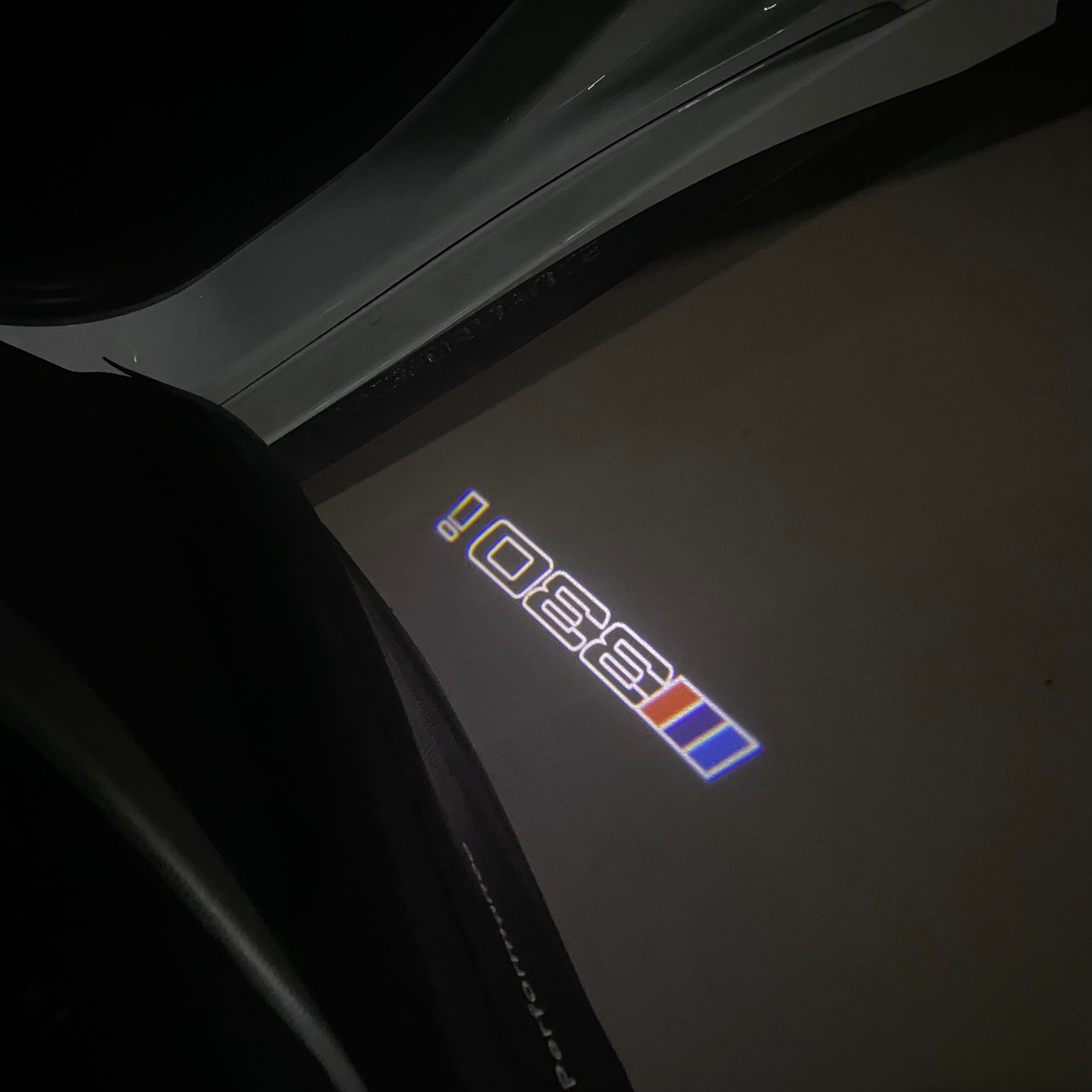 BMW M3 LOGO PROJECTOR LIGHTS Nr.24 (الكمية 1 = 1 مجموعة / 2 أضواء باب)