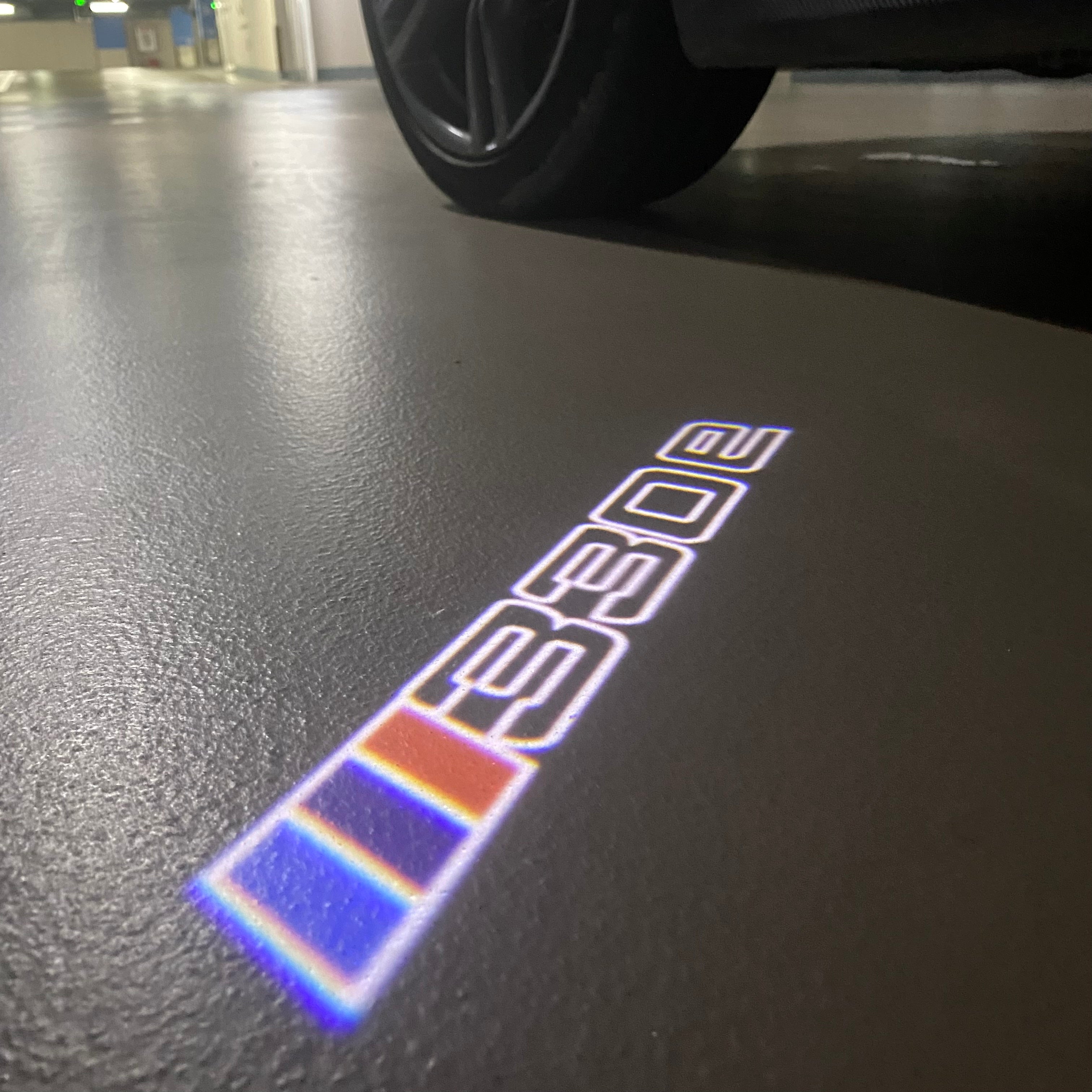 ÉCLAIRAGE DE PROJECTEUR BMW M3 LOGO Nr.24 (quantité 1 = 1 jeux / 2 feux de porte)