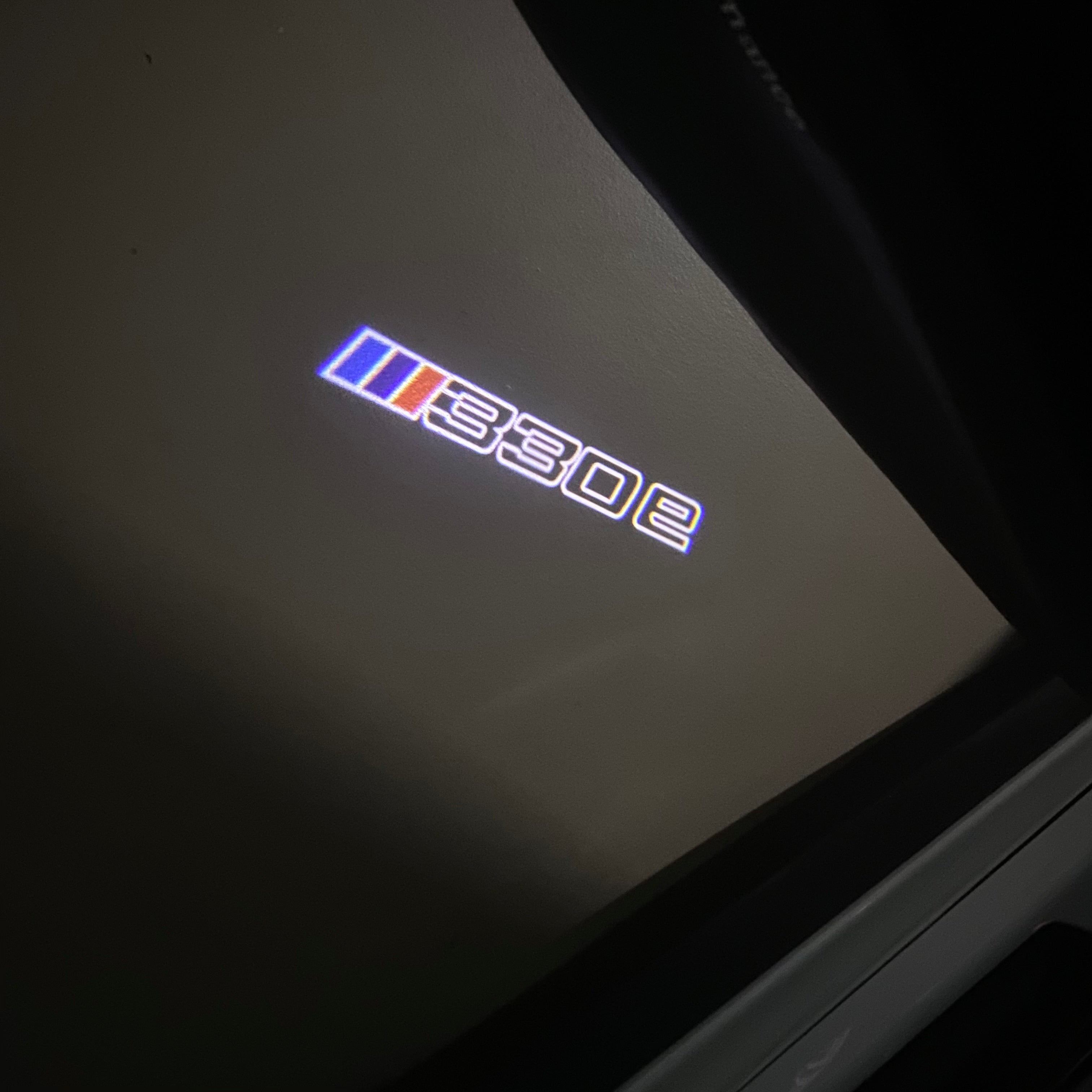 ÉCLAIRAGE DE PROJECTEUR BMW M3 LOGO Nr.24 (quantité 1 = 1 jeux / 2 feux de porte)