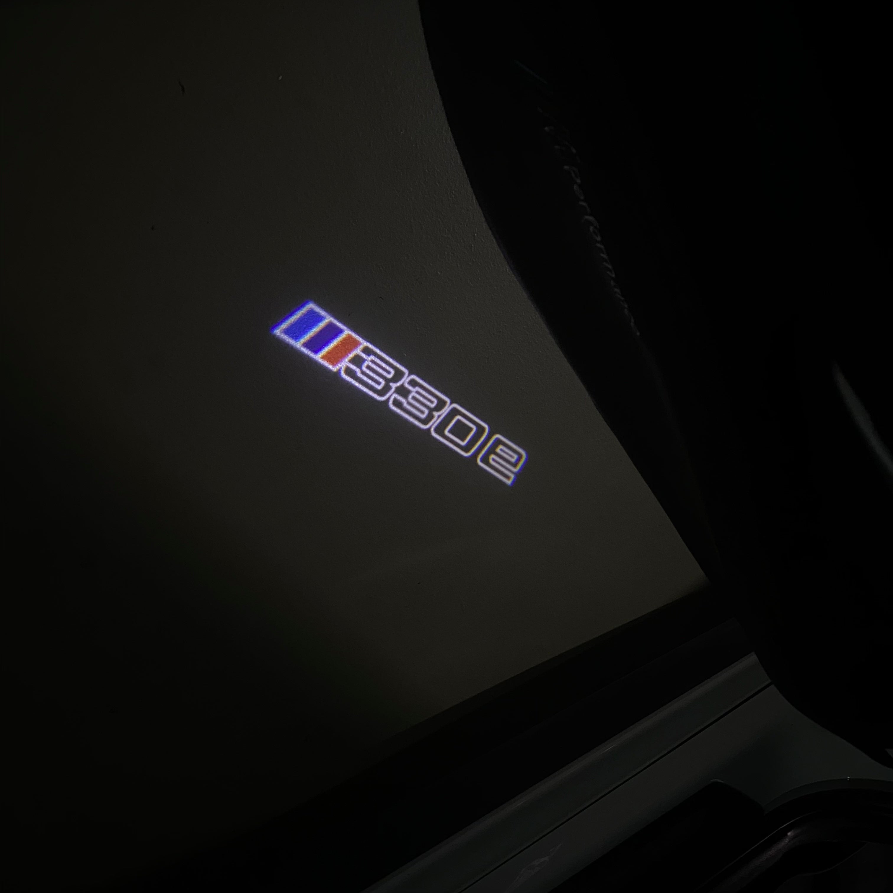 ÉCLAIRAGE DE PROJECTEUR BMW M3 LOGO Nr.24 (quantité 1 = 1 jeux / 2 feux de porte)