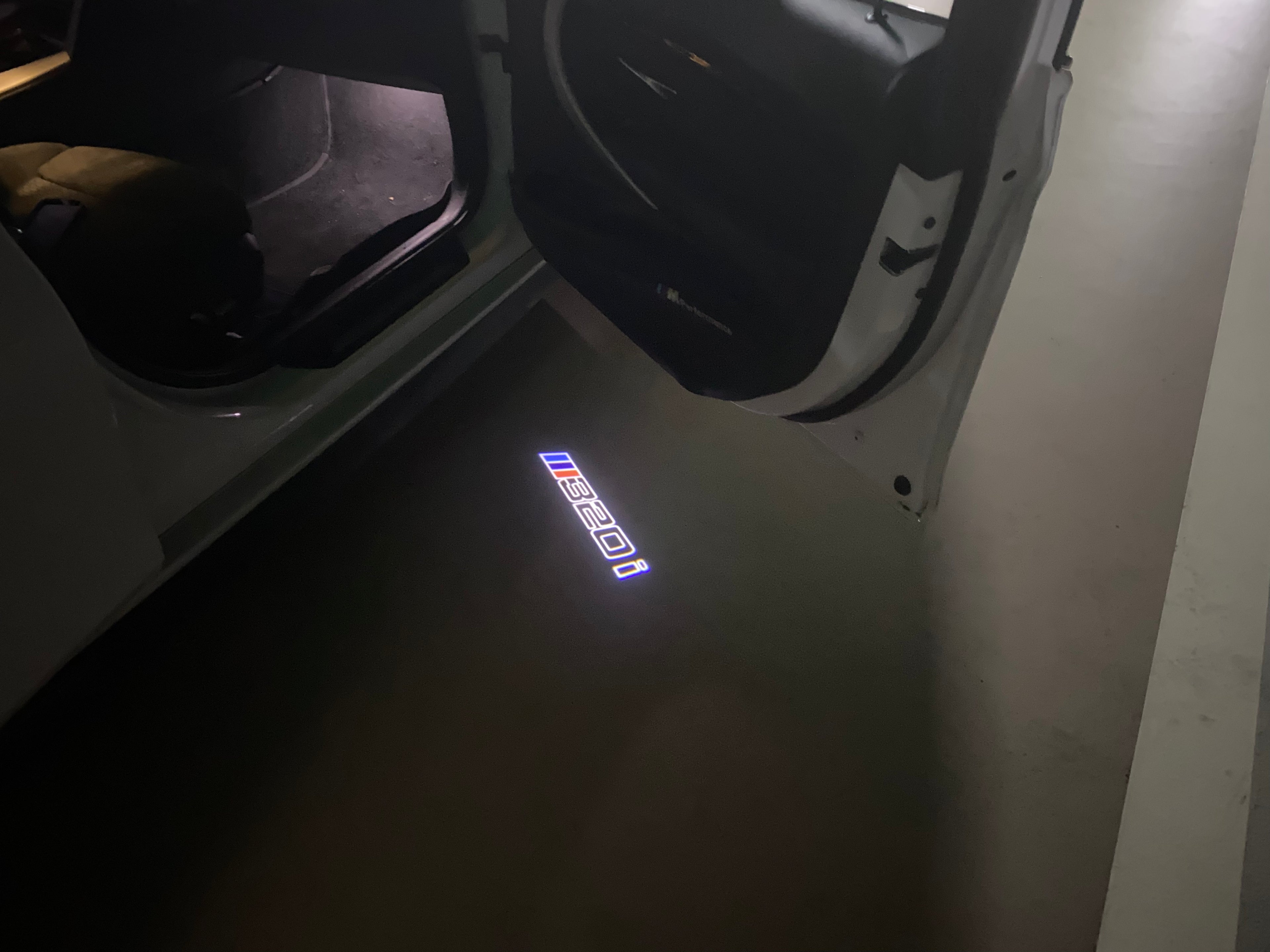 BMW M3 LOGO PROJECTOT LIGHTS Nr.24 (Menge 1 = 1 Sets/2 Türleuchten)