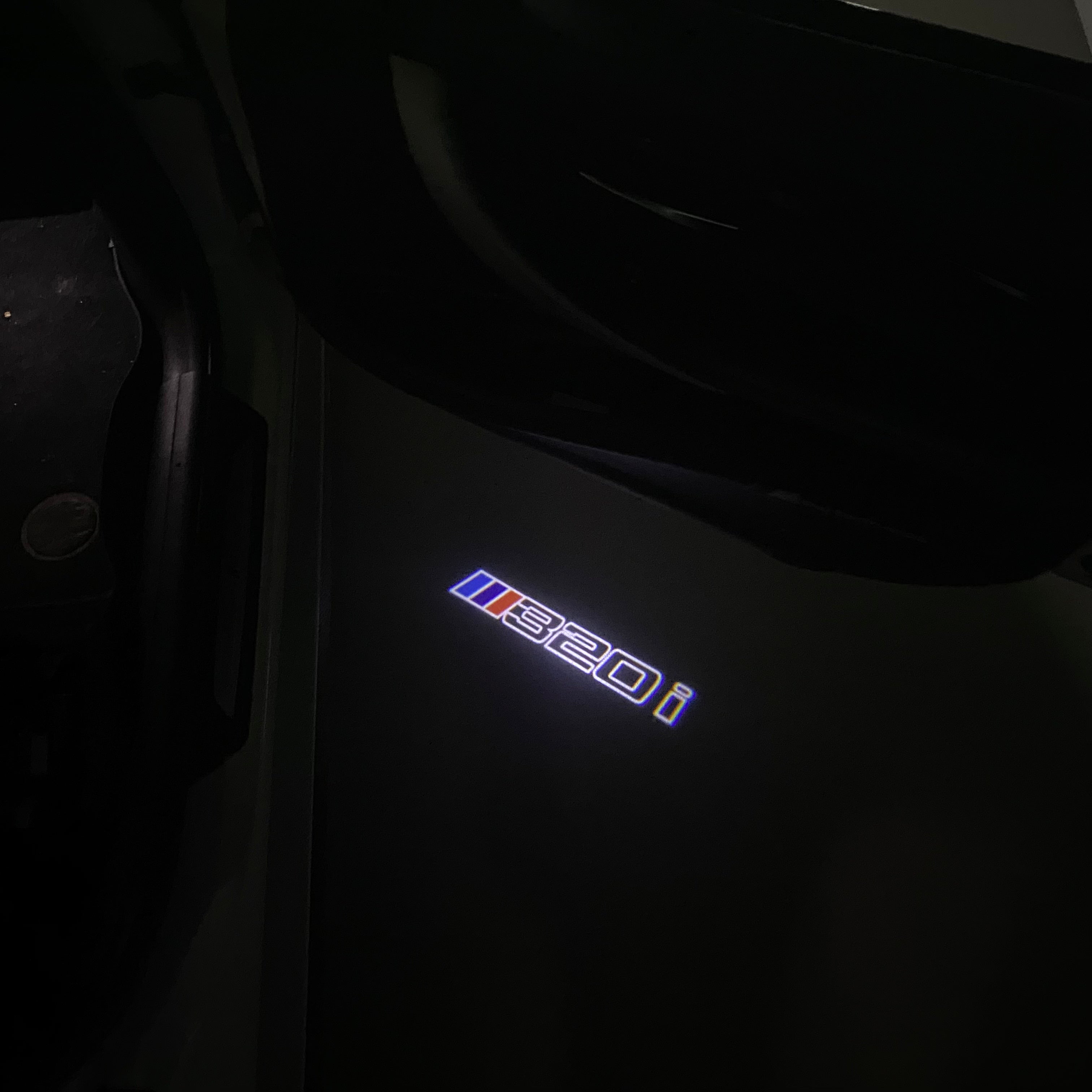 BMW M3 LOGO PROJECTOT LIGHTS Nr.24 (Menge 1 = 1 Sets/2 Türleuchten)