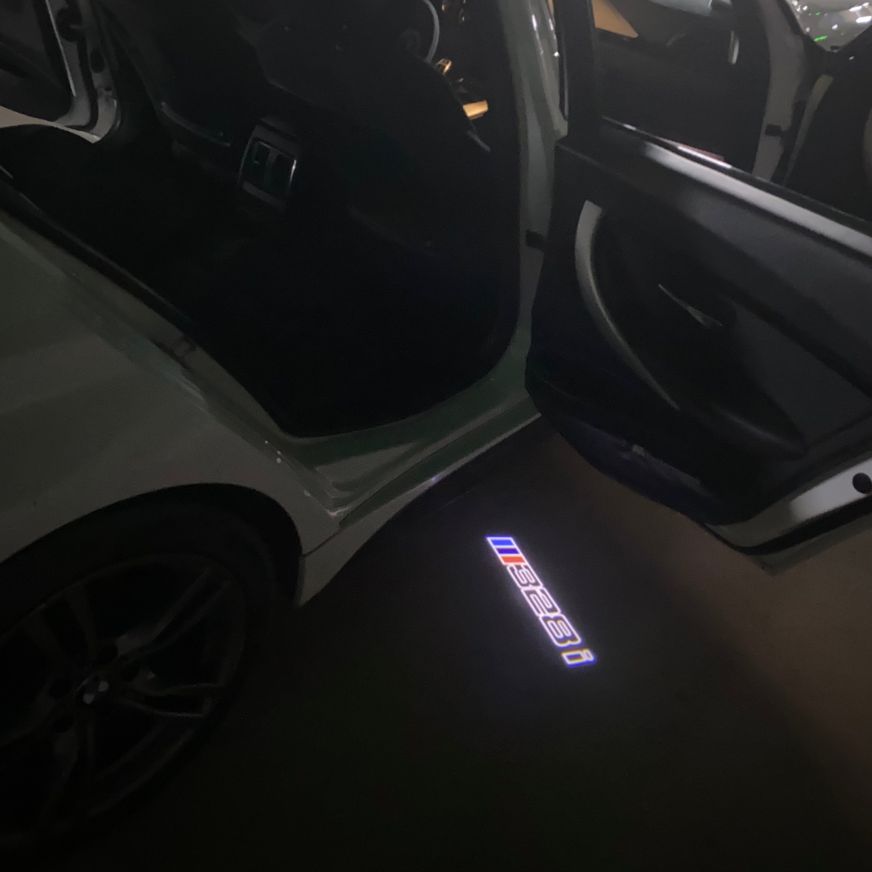 BMW M3 LOGO PROJECTOT LIGHTS Nr.24 (Menge 1 = 1 Sets/2 Türleuchten)