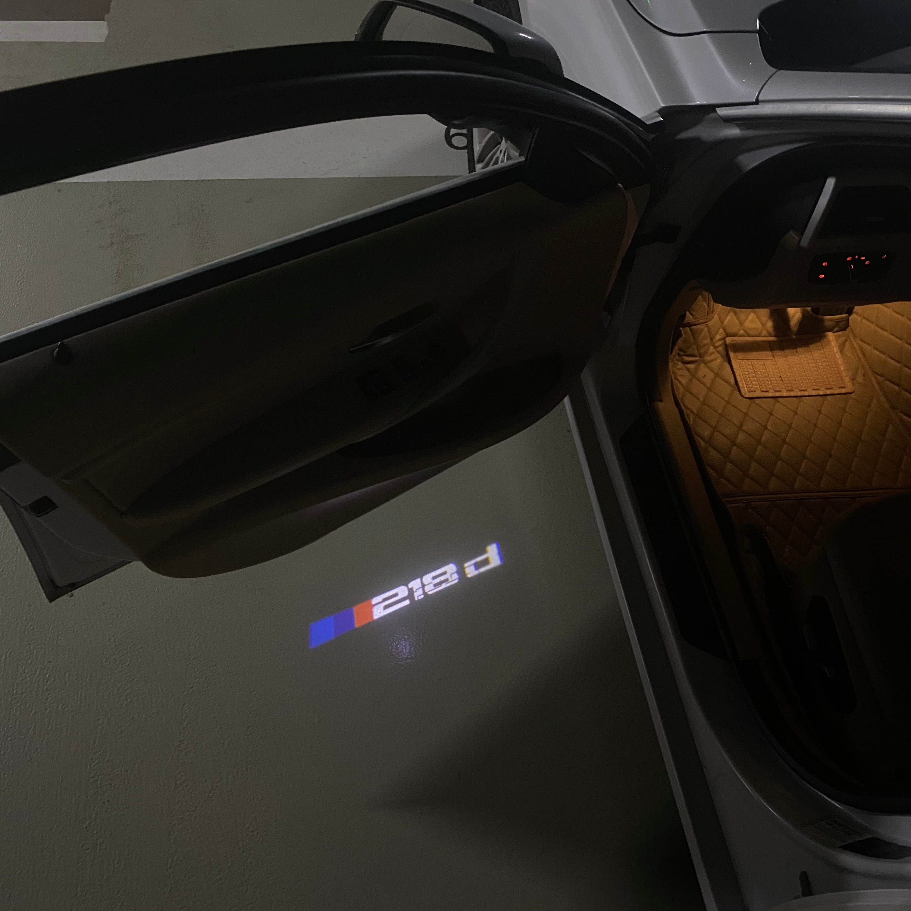 ÉCLAIRAGE DE PROJECTEUR BMW M3 LOGO Nr.24 (quantité 1 = 1 jeux / 2 feux de porte)