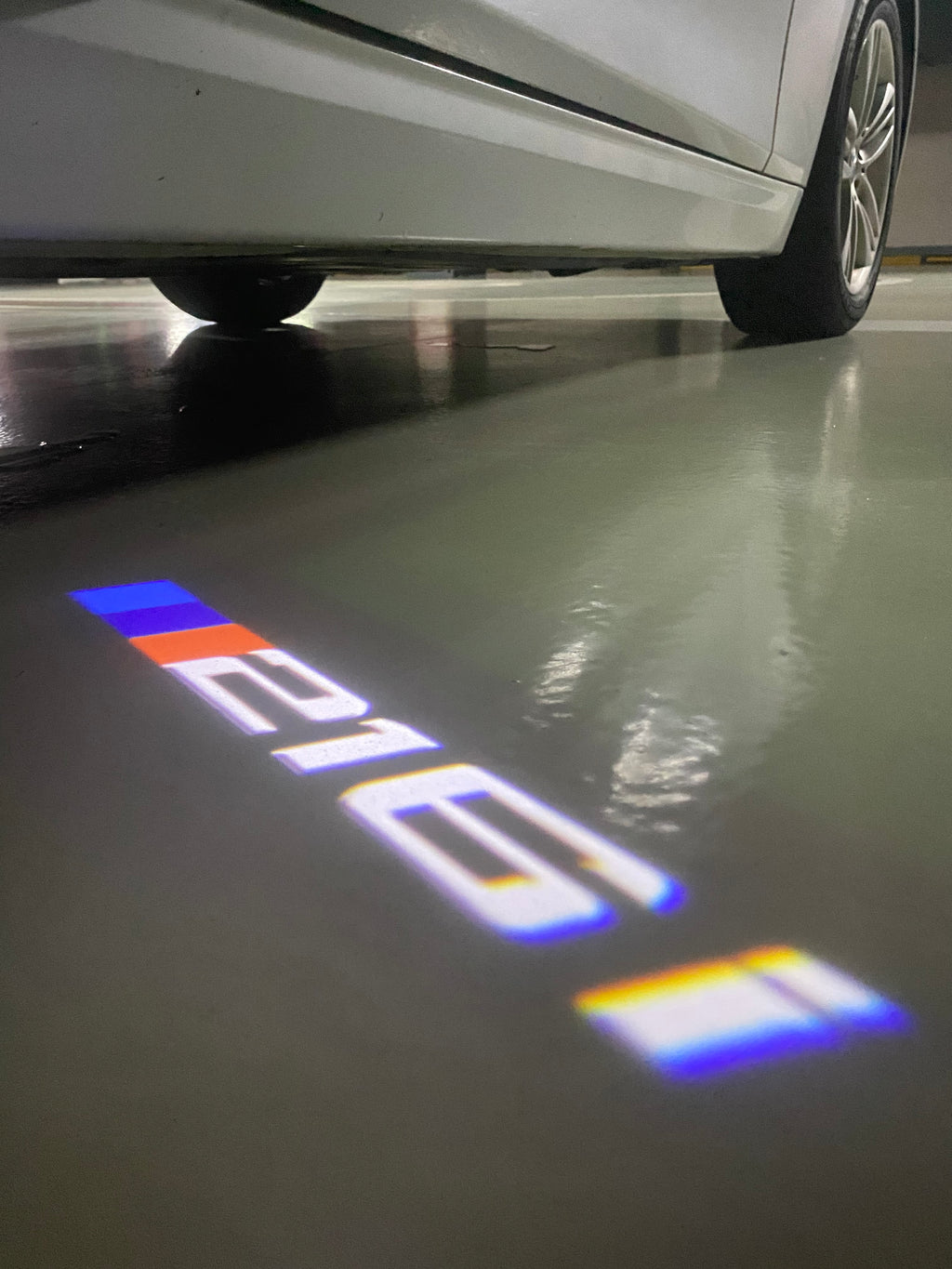 ÉCLAIRAGE DE PROJECTEUR BMW M3 LOGO Nr.24 (quantité 1 = 1 jeux / 2 feux de porte)