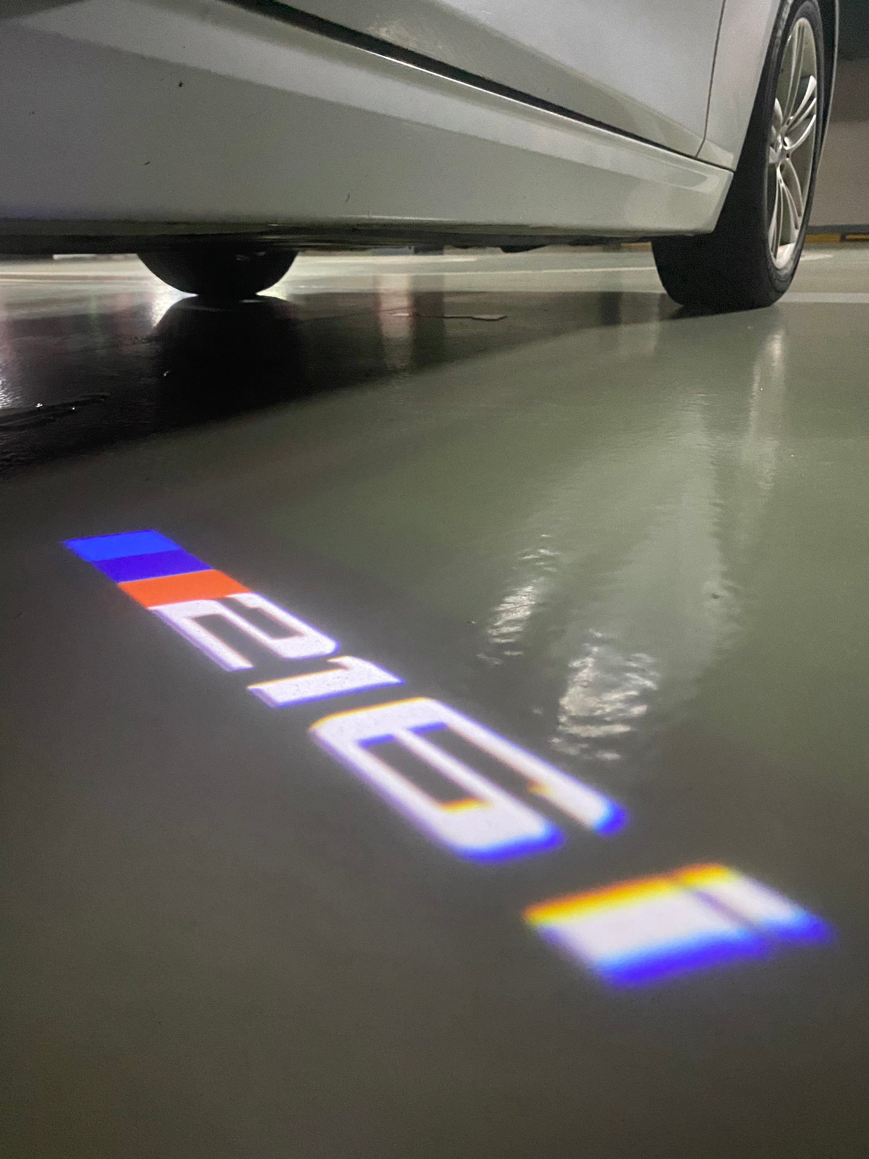 ÉCLAIRAGE DE PROJECTEUR BMW M3 LOGO Nr.24 (quantité 1 = 1 jeux / 2 feux de porte)