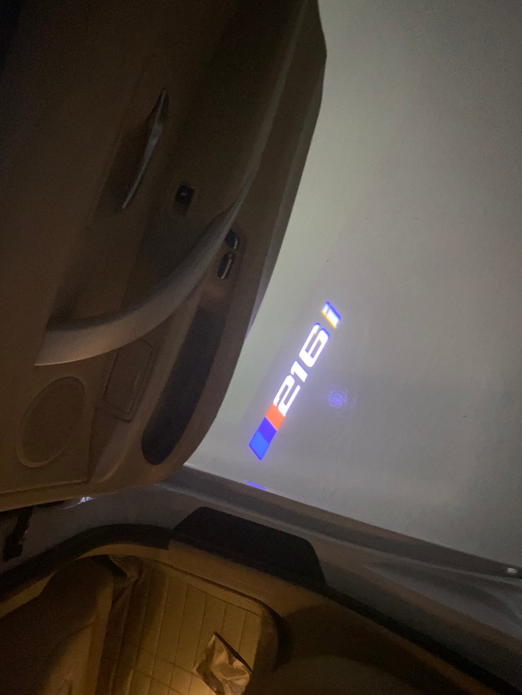 ÉCLAIRAGE DE PROJECTEUR BMW M3 LOGO Nr.24 (quantité 1 = 1 jeux / 2 feux de porte)