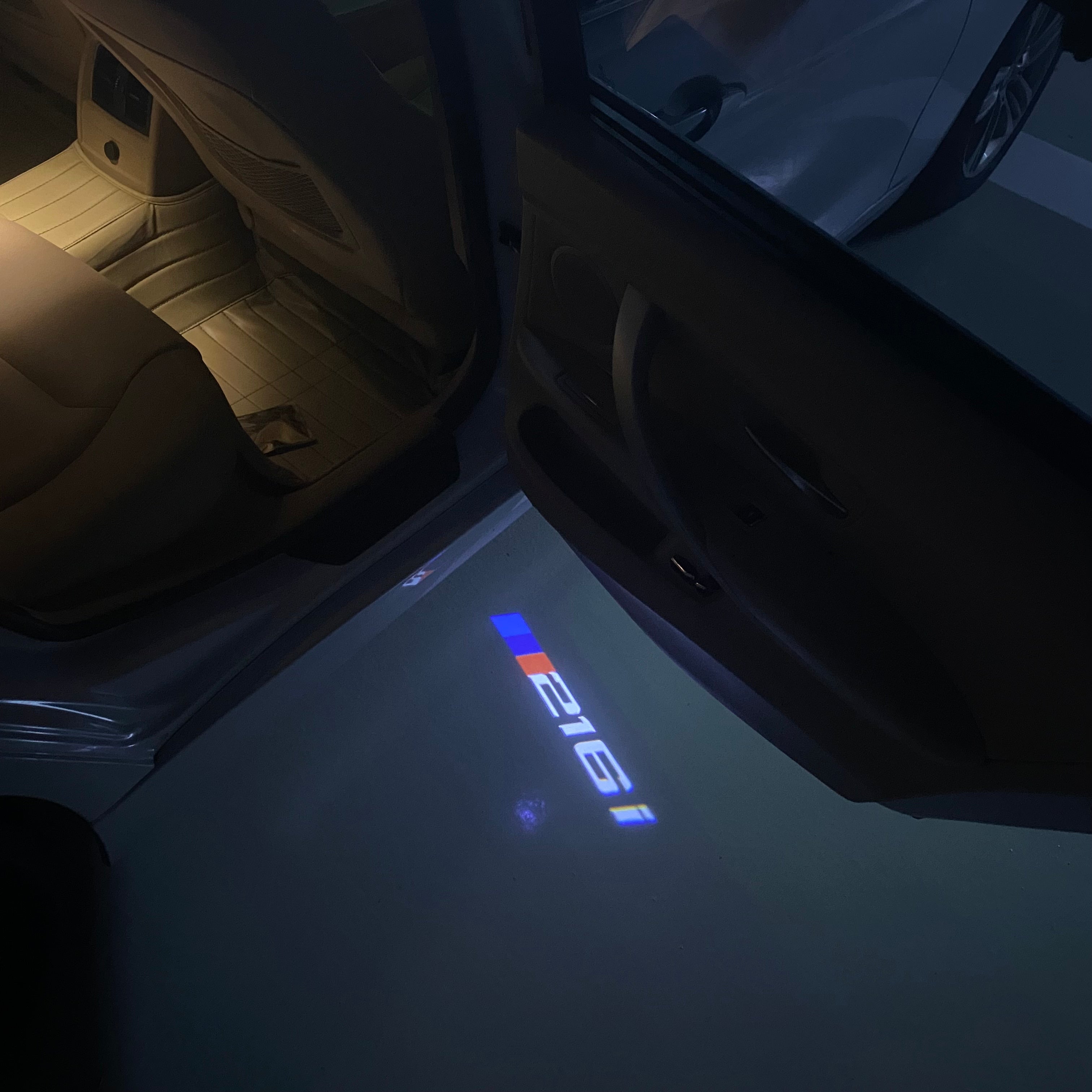 ÉCLAIRAGE DE PROJECTEUR BMW M3 LOGO Nr.24 (quantité 1 = 1 jeux / 2 feux de porte)